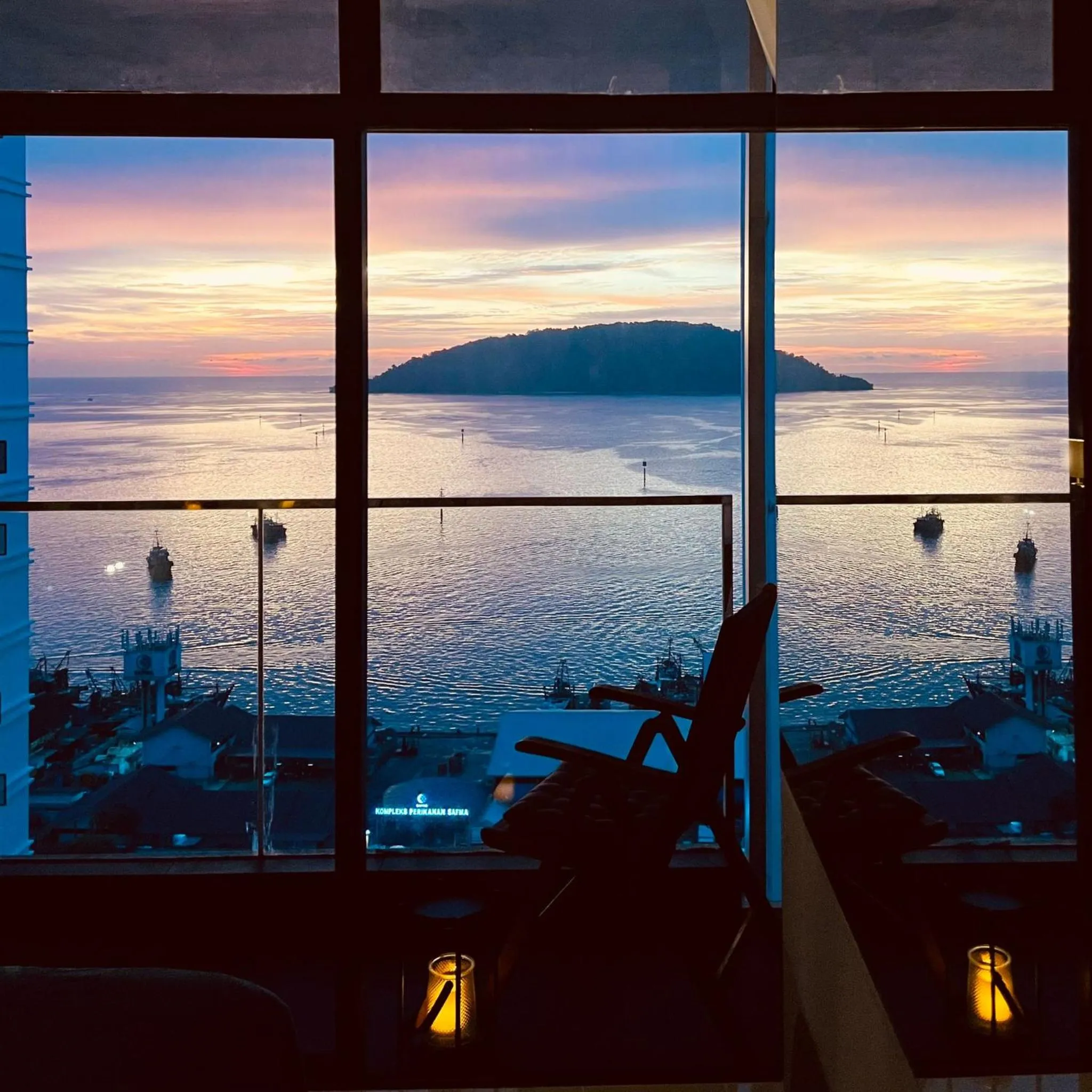 Balcony/Terrace in Seaview Bliss Studio By Tropical Elegance