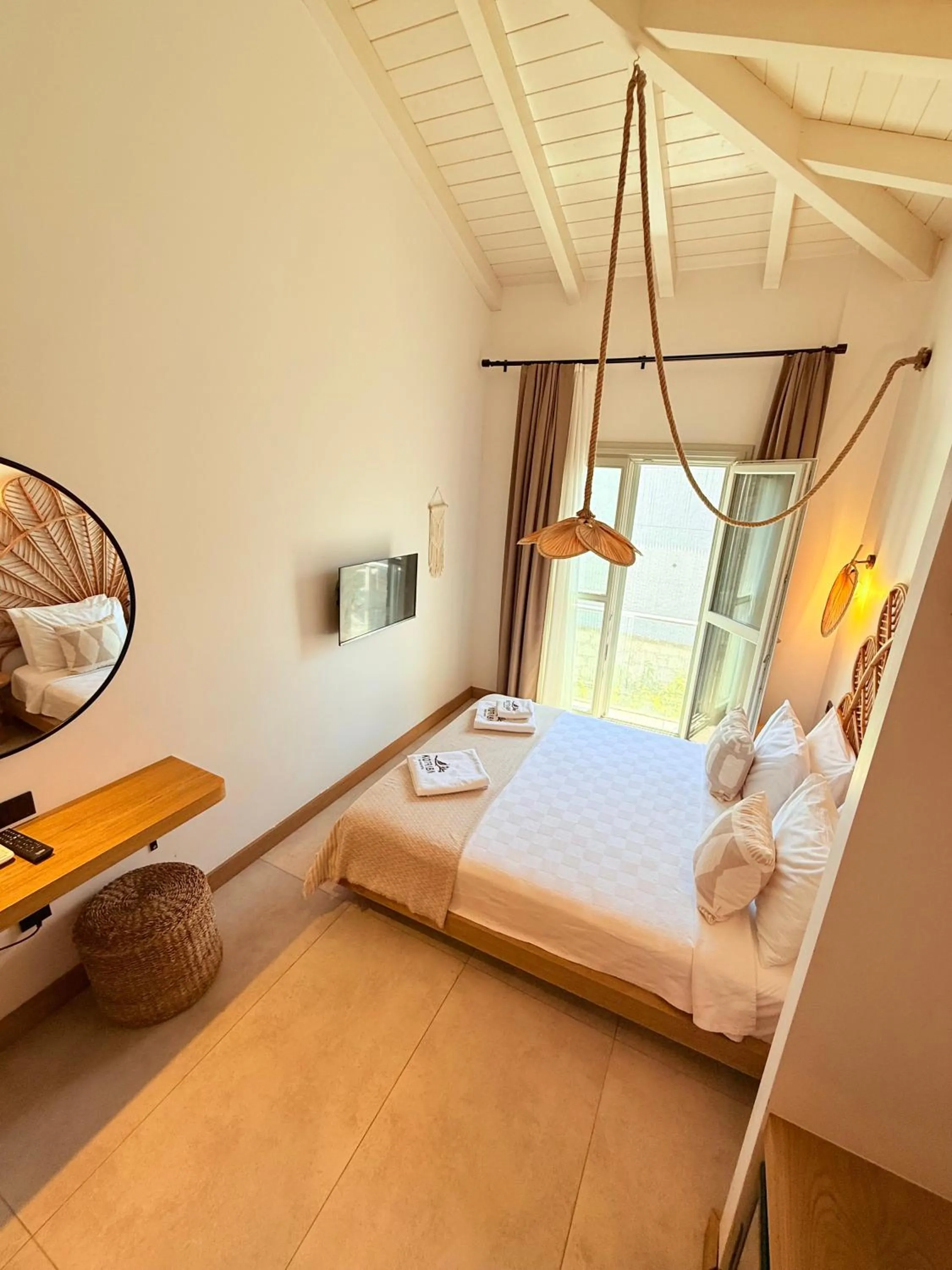 Photo of the whole room, Bed in Kotraba Alacati Hotel