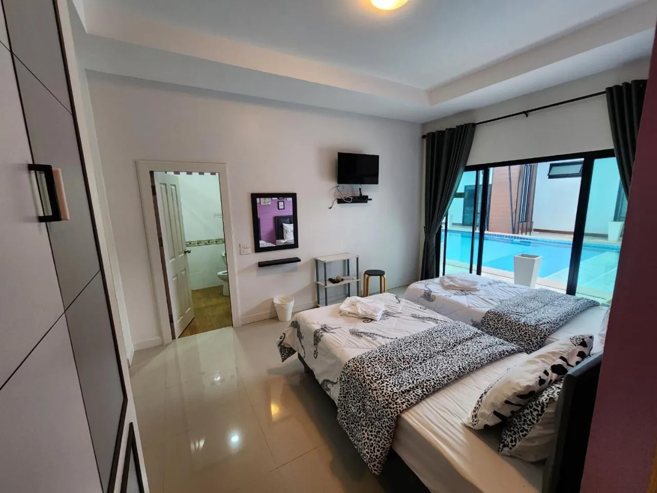 Photo of the whole room, Bed in Cordelia Resort Sam Roi Yot