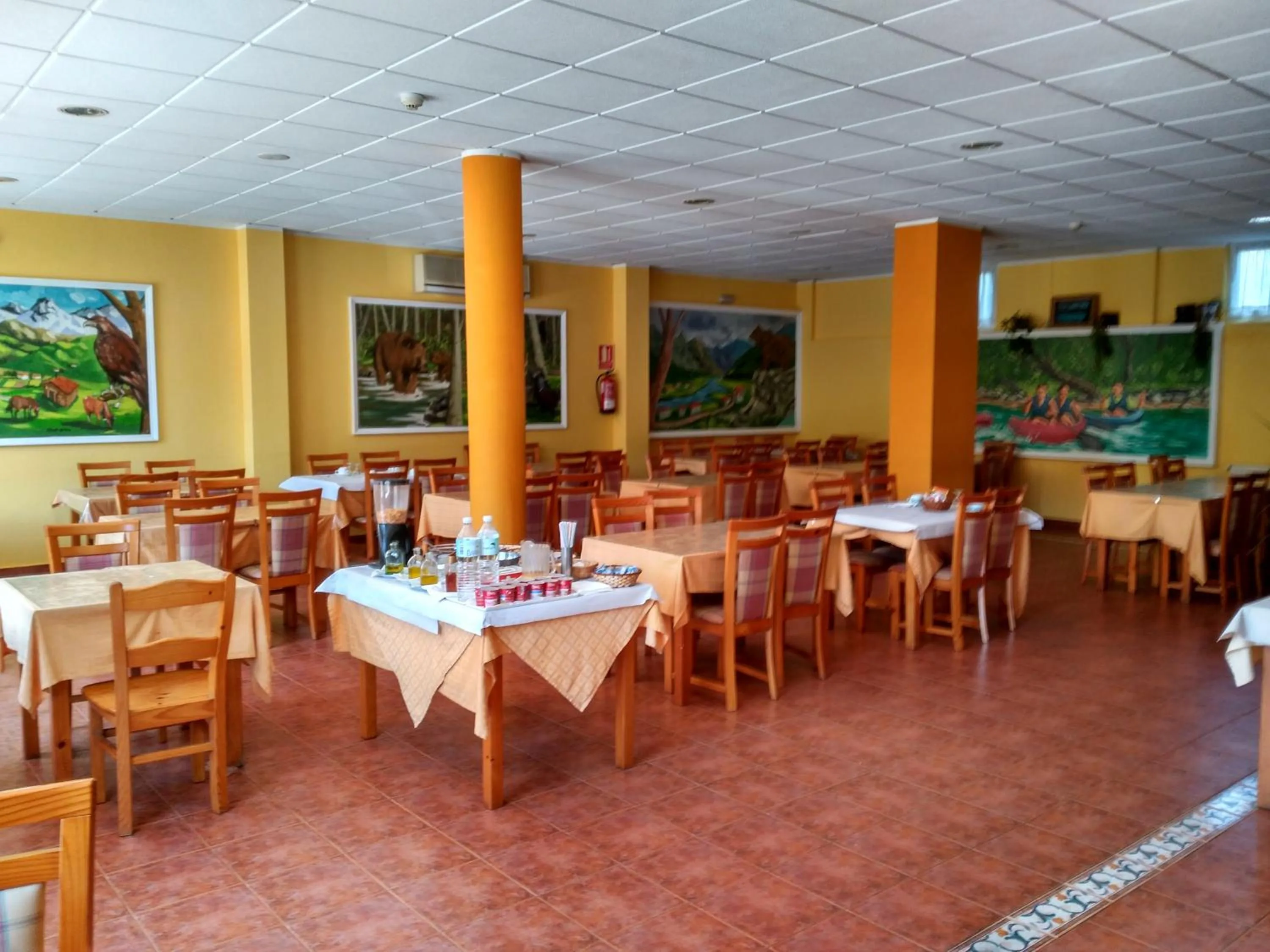 Restaurant/places to eat in Hotel Águila Real