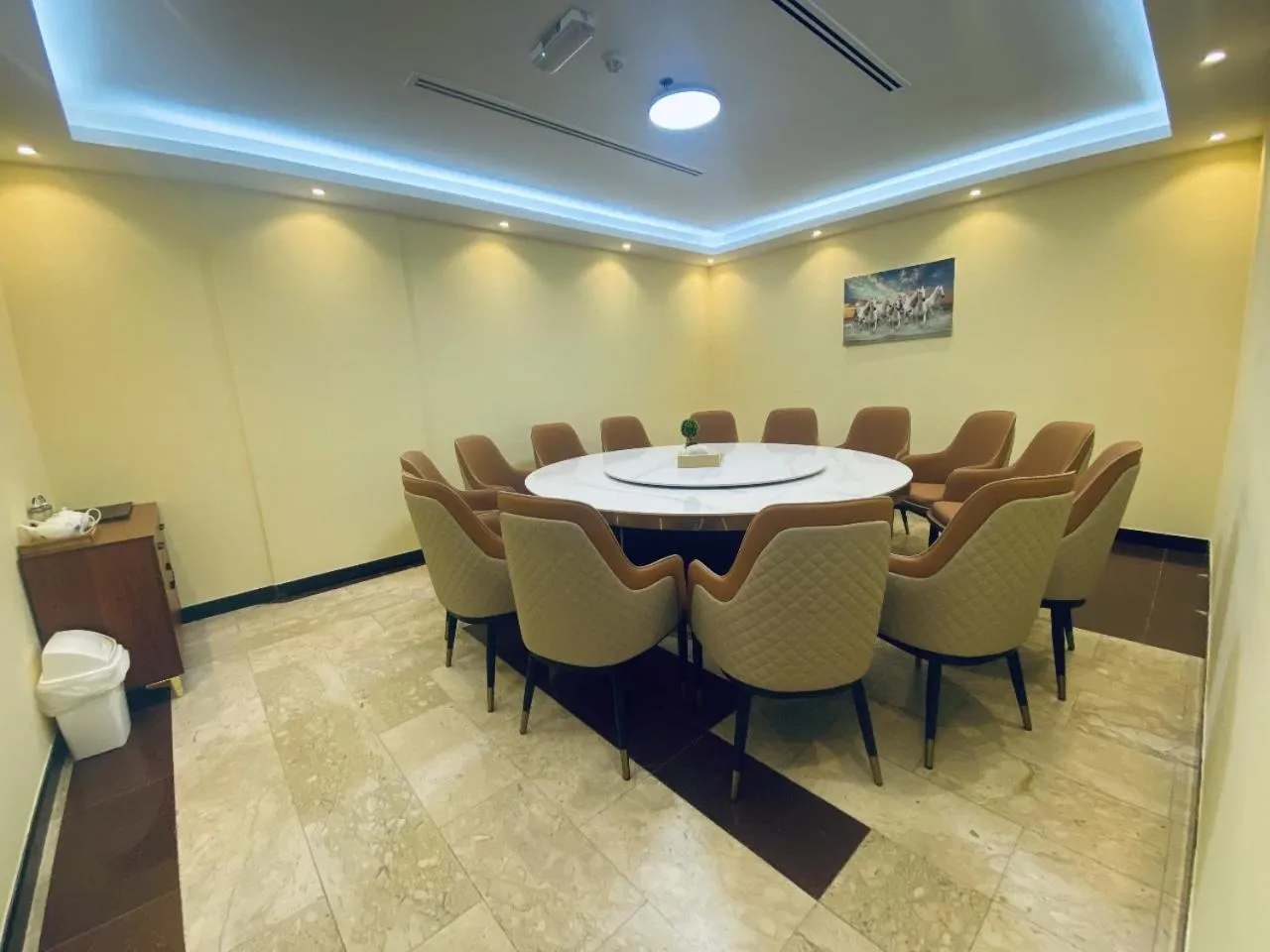 Restaurant/places to eat in Three 888 Hotel