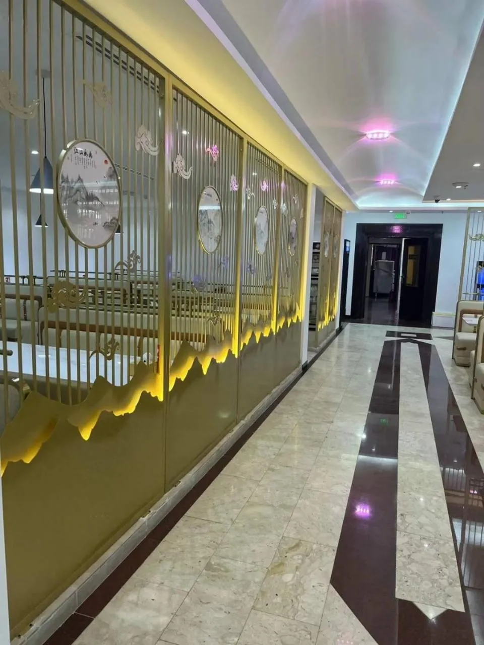 Restaurant/places to eat in Three 888 Hotel