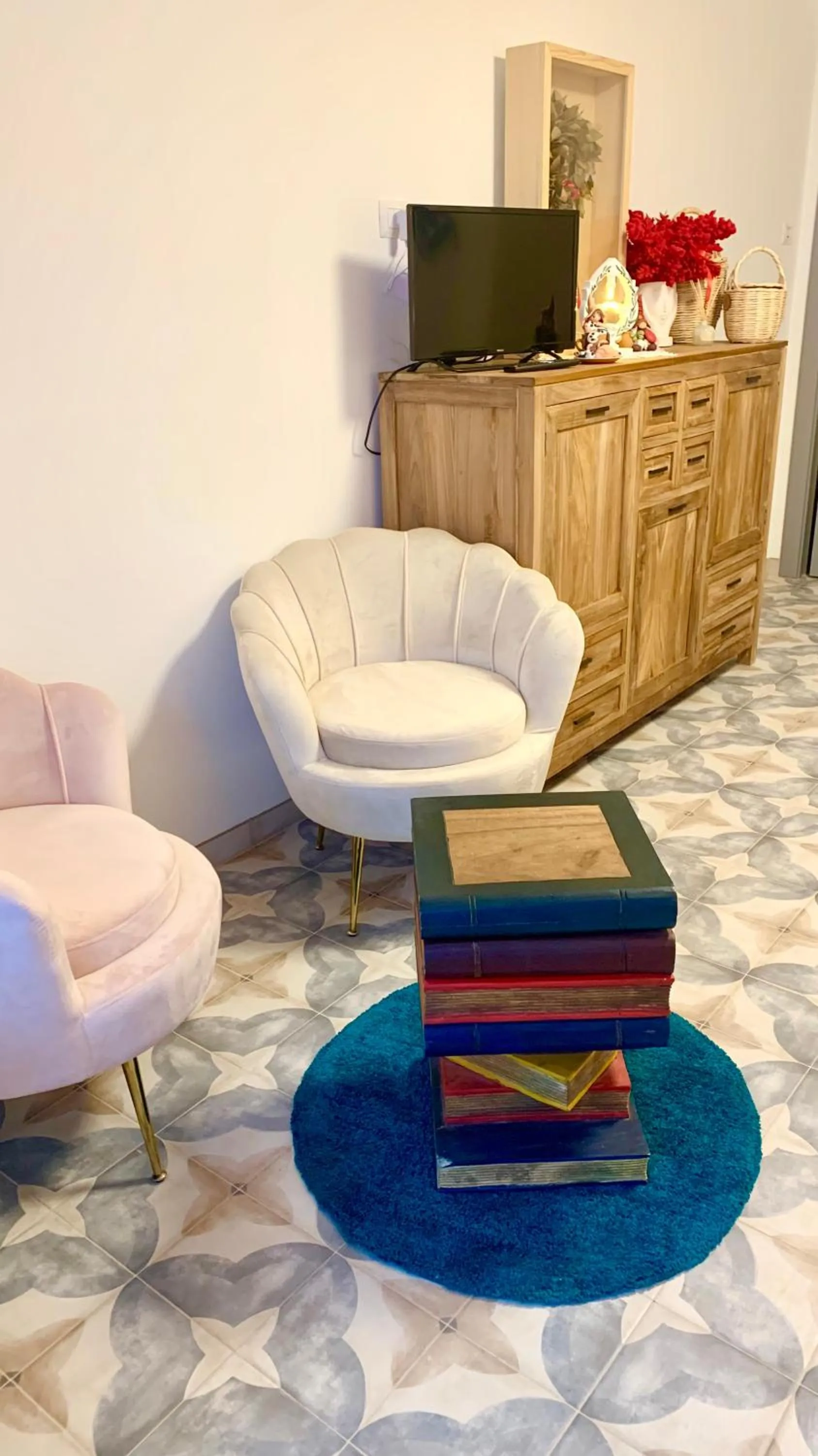 Communal lounge/ TV room in B&B Villa Maggi