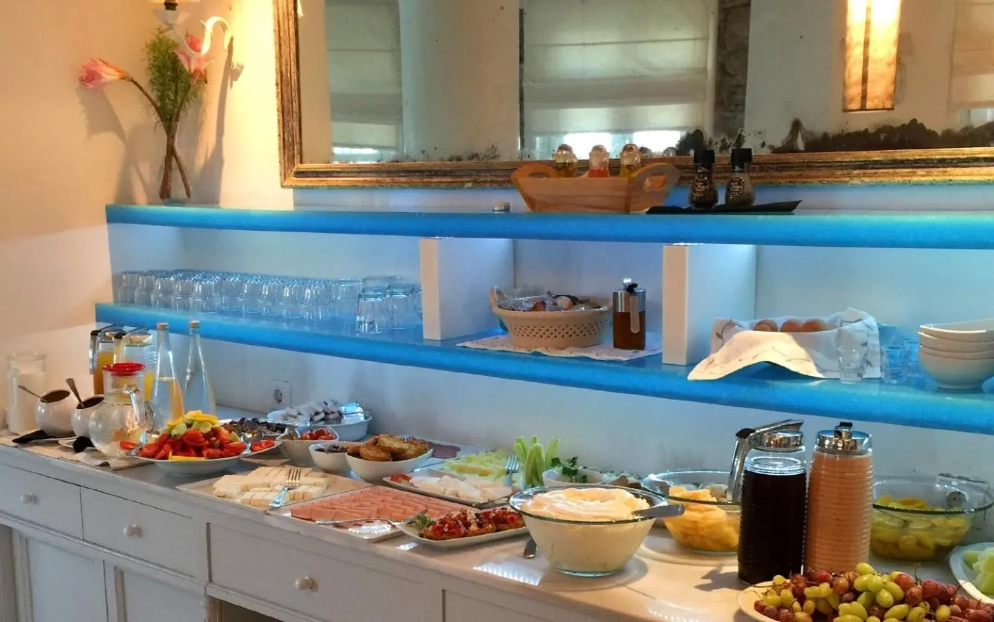 Buffet breakfast in Semeli Hotel Mykonos