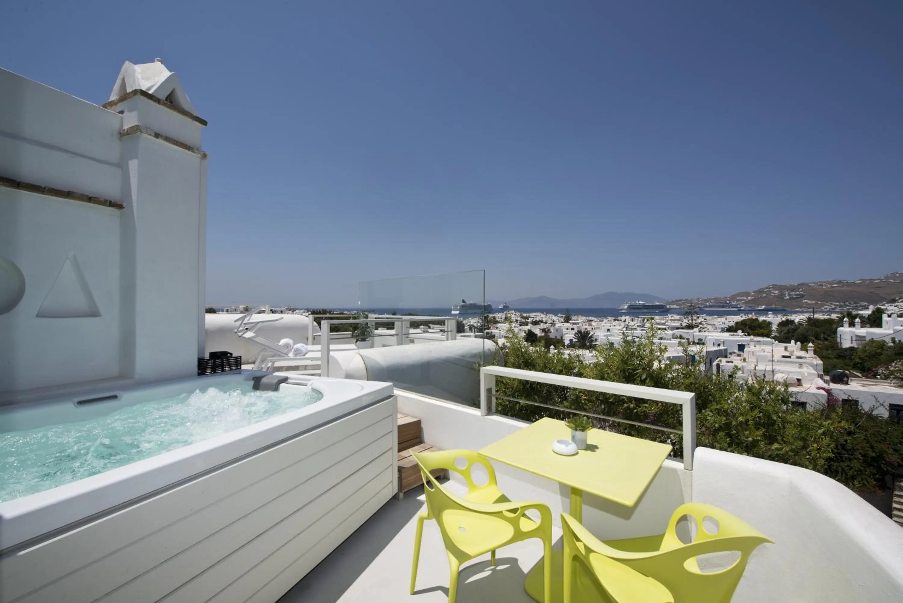 Hot Tub in Semeli Hotel Mykonos