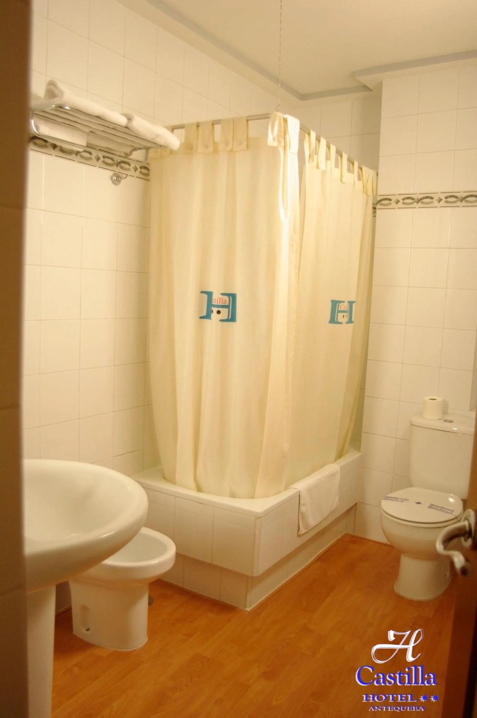 Bathroom in Hotel Castilla