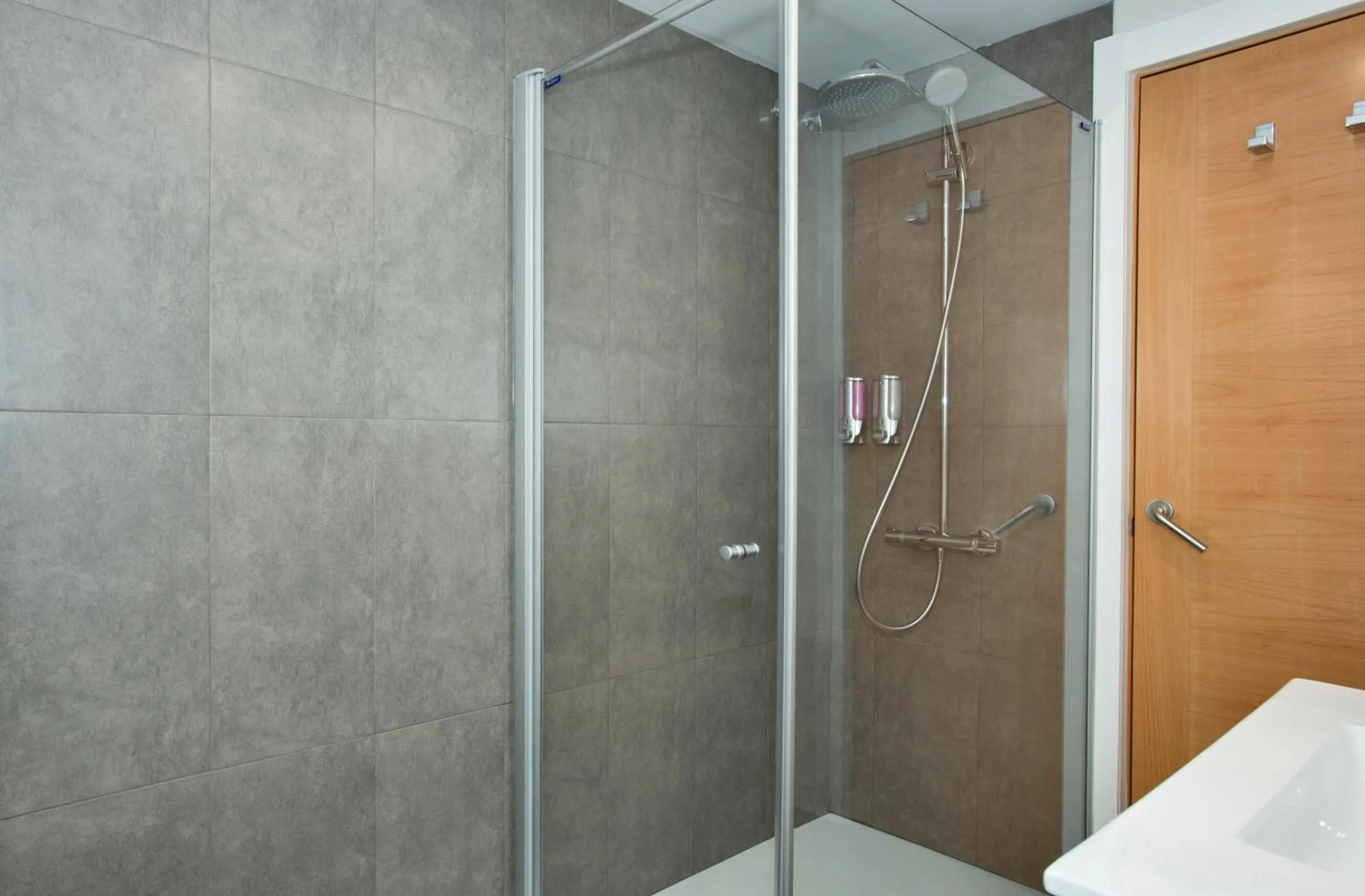 Shower in Hotel Baviera