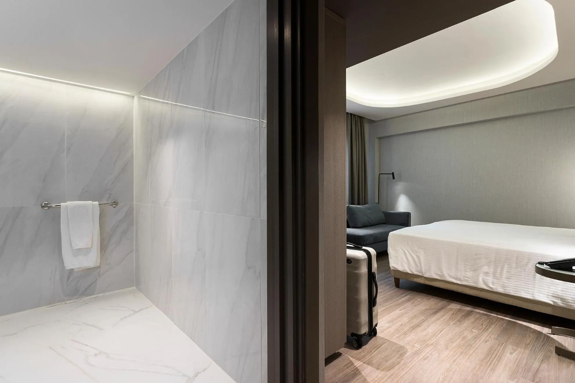 acessibility, Bed in Radisson Blu Park Hotel Athens