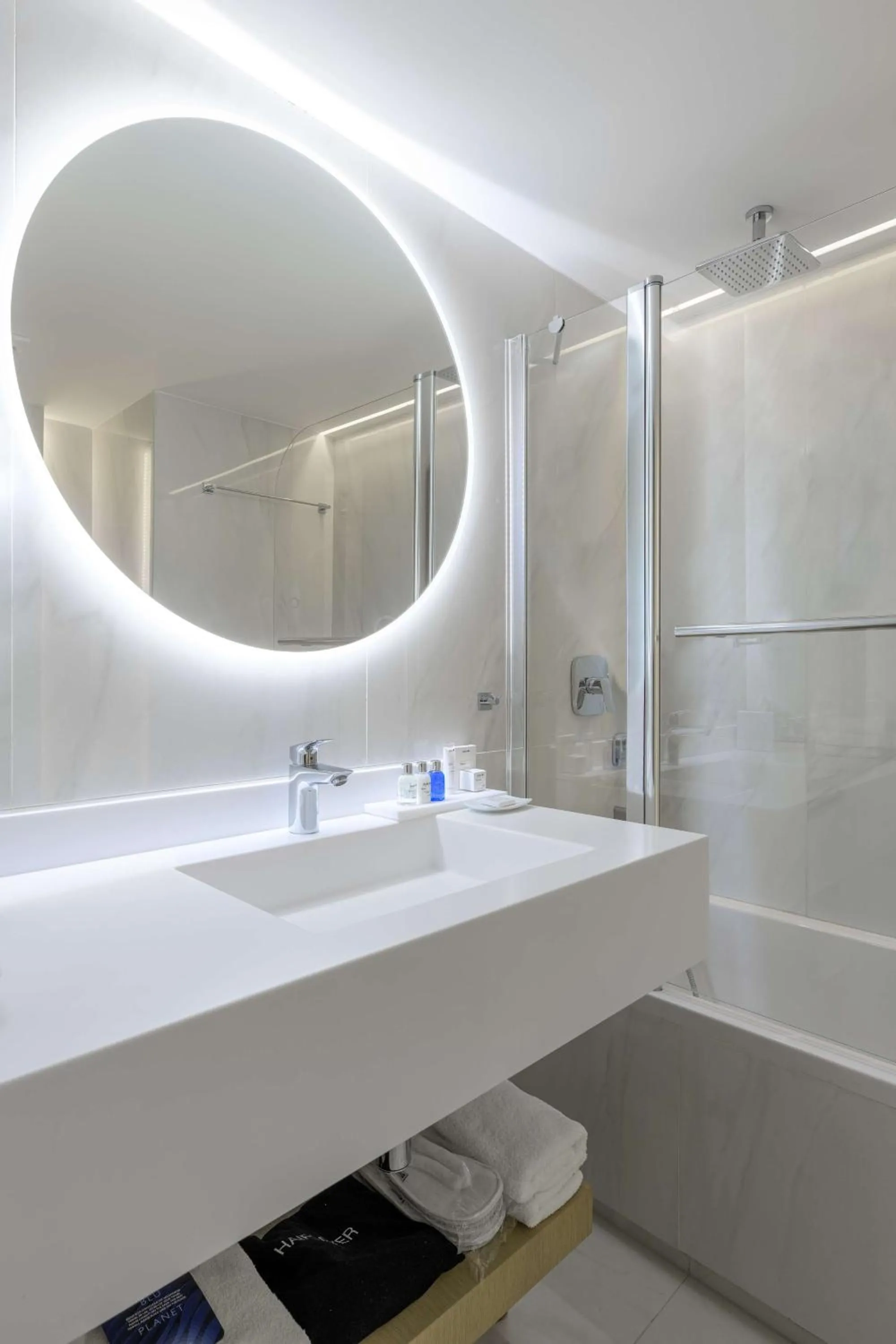 Bathroom in Radisson Blu Park Hotel Athens