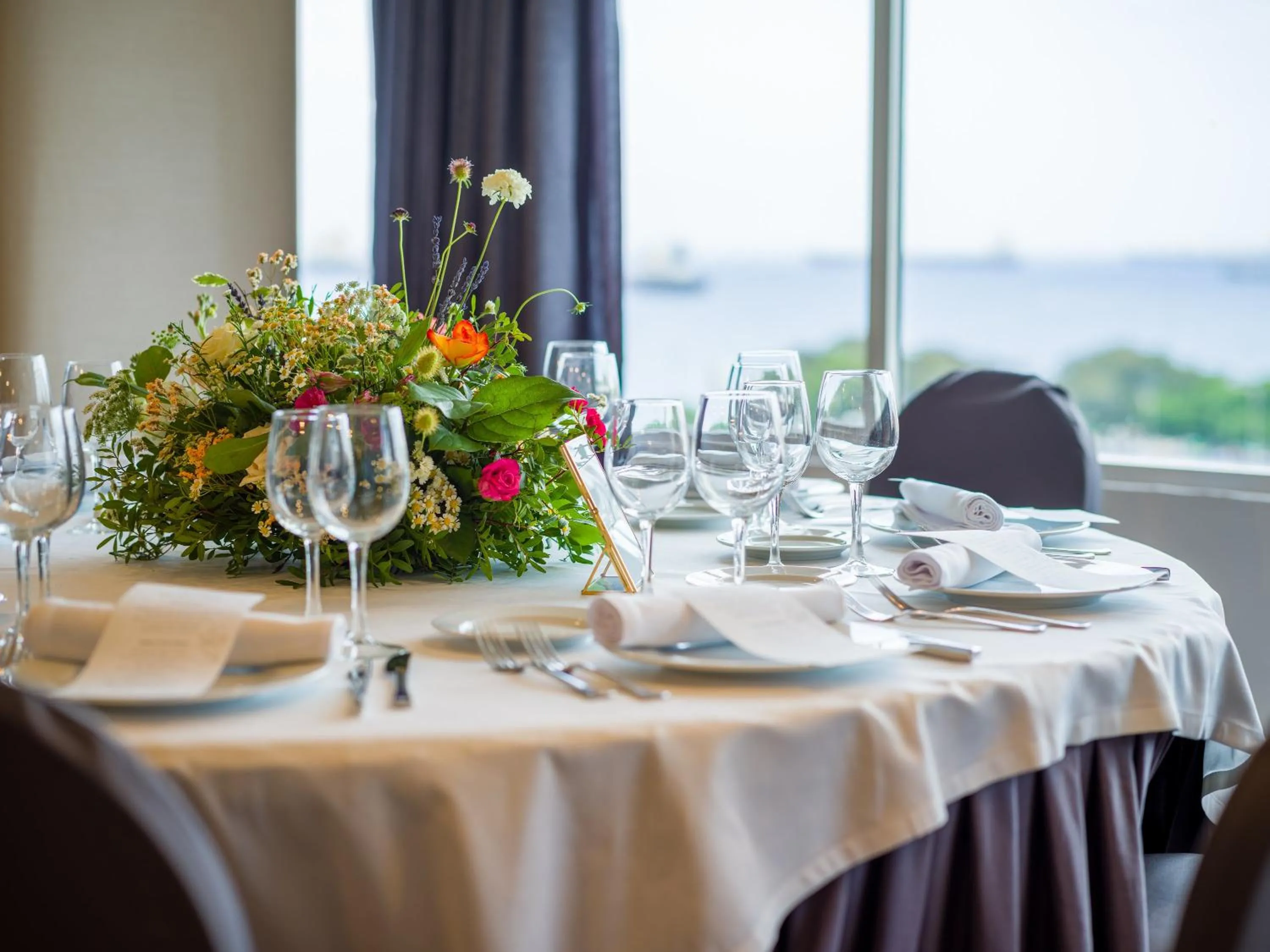 Restaurant/places to eat in Sercotel Hotel Parque