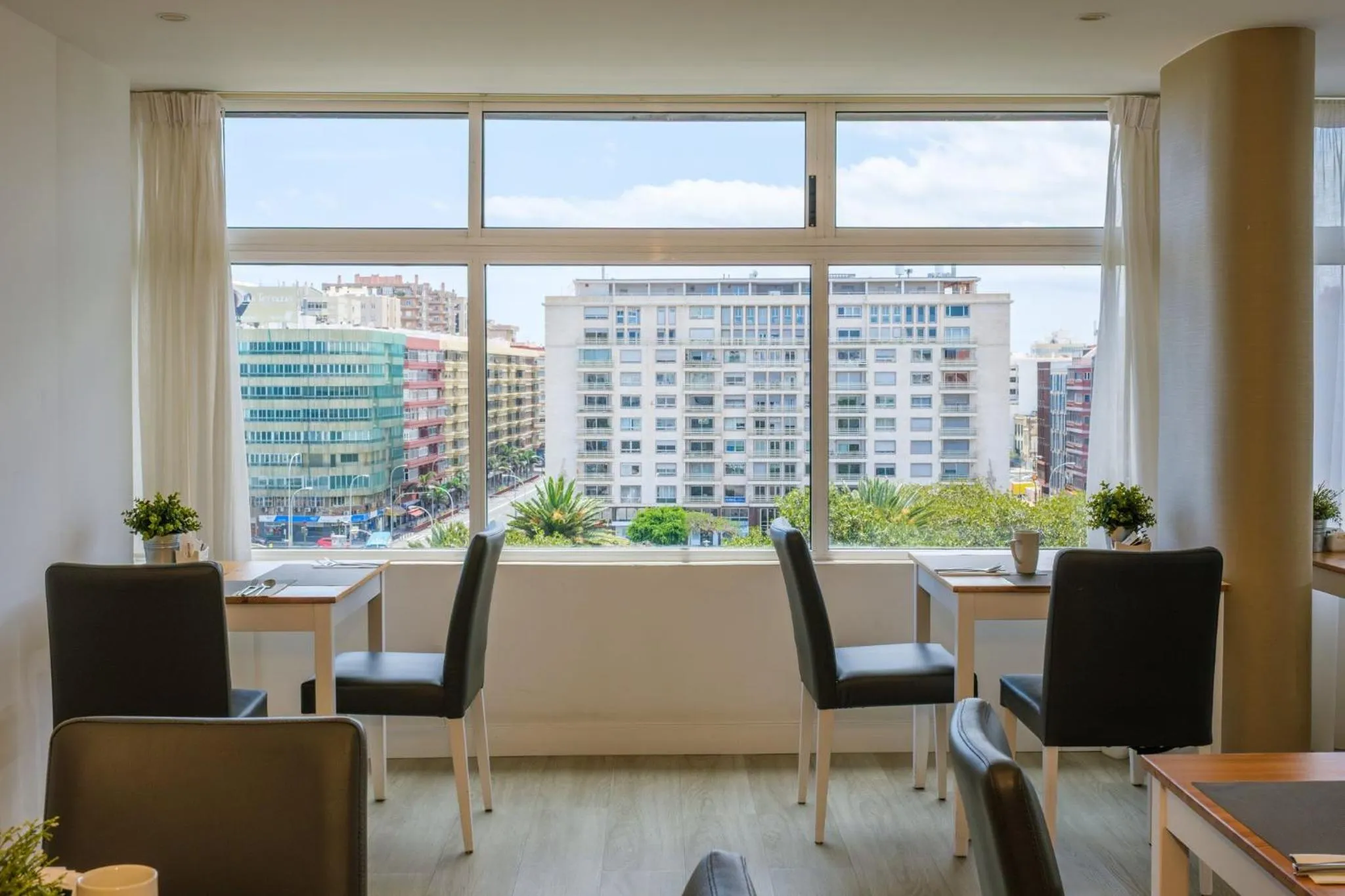 Restaurant/places to eat in Sercotel Hotel Parque