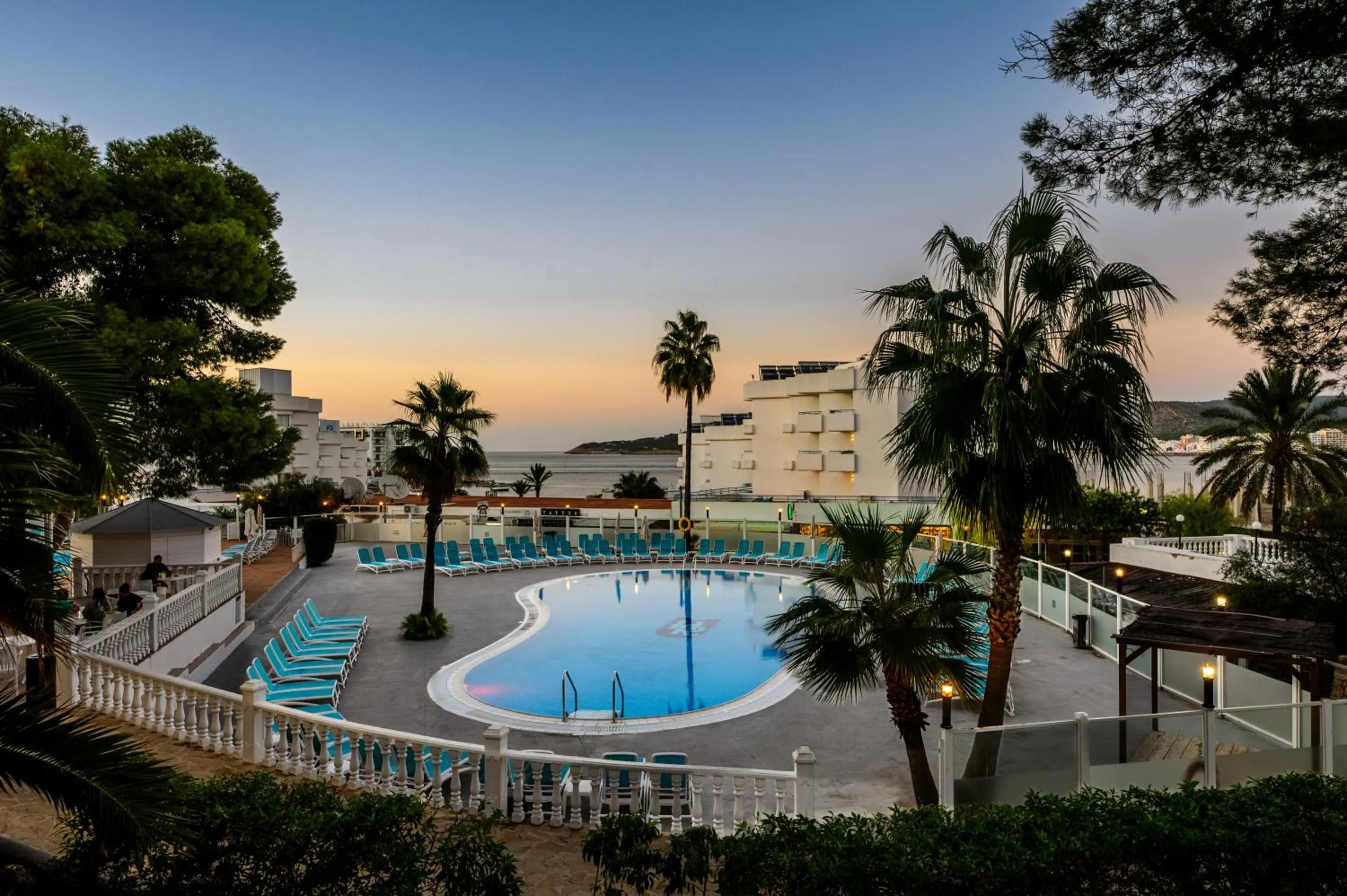 Swimming pool in Hotel Vibra Riviera