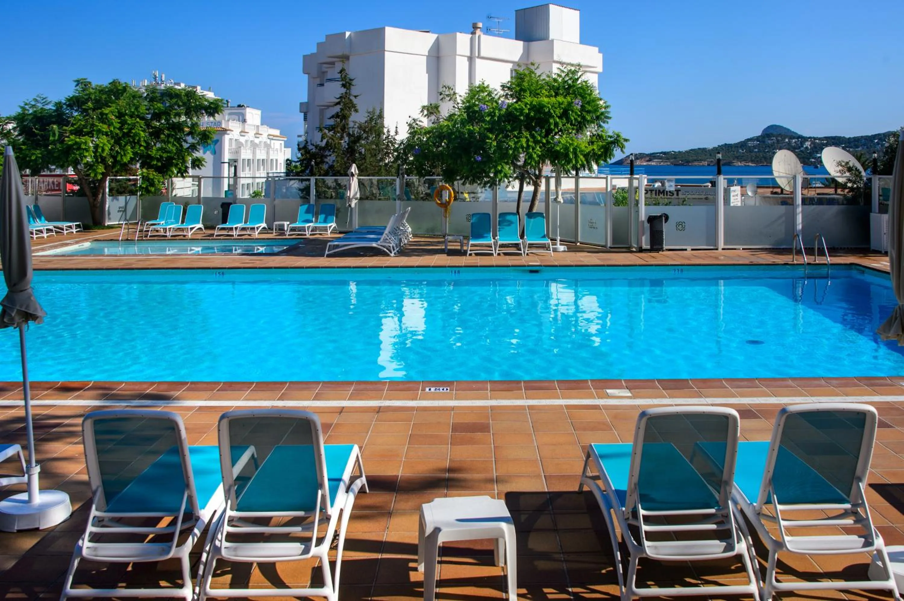 Swimming pool in Hotel Vibra Riviera
