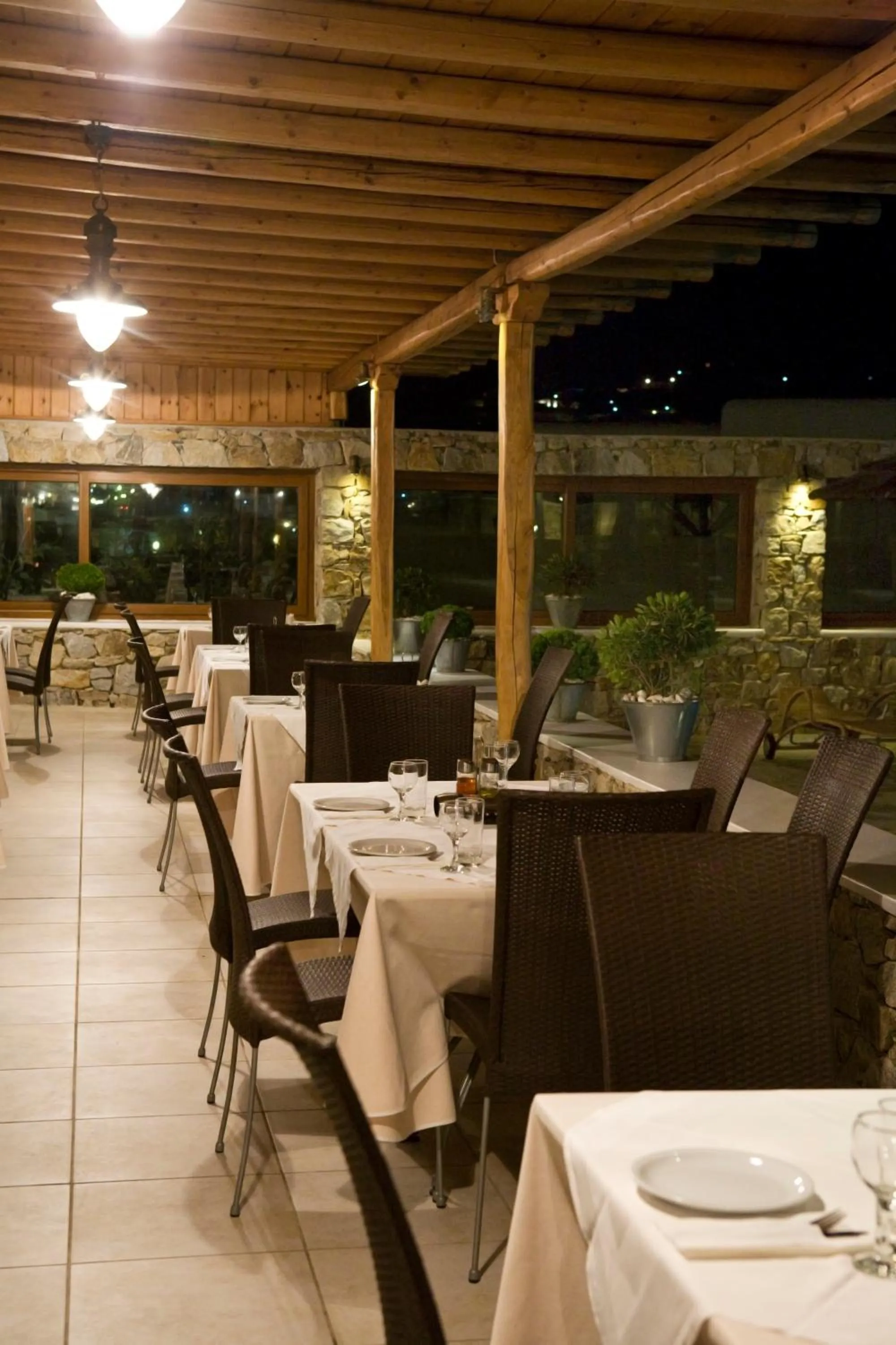 Restaurant/places to eat in Yiannaki Hotel