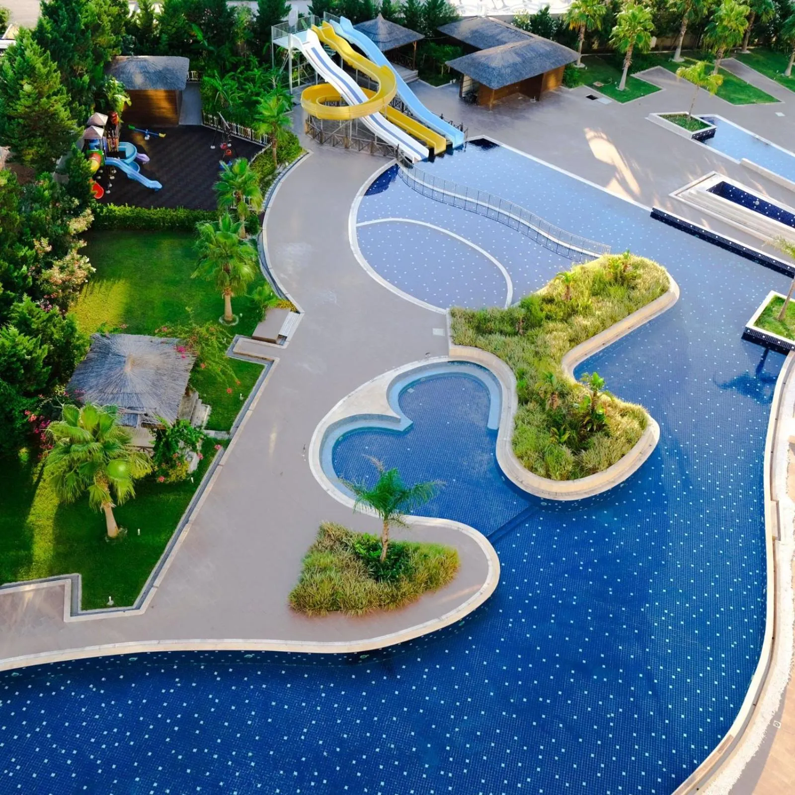 Swimming pool in Sirius Town Residence and Spa