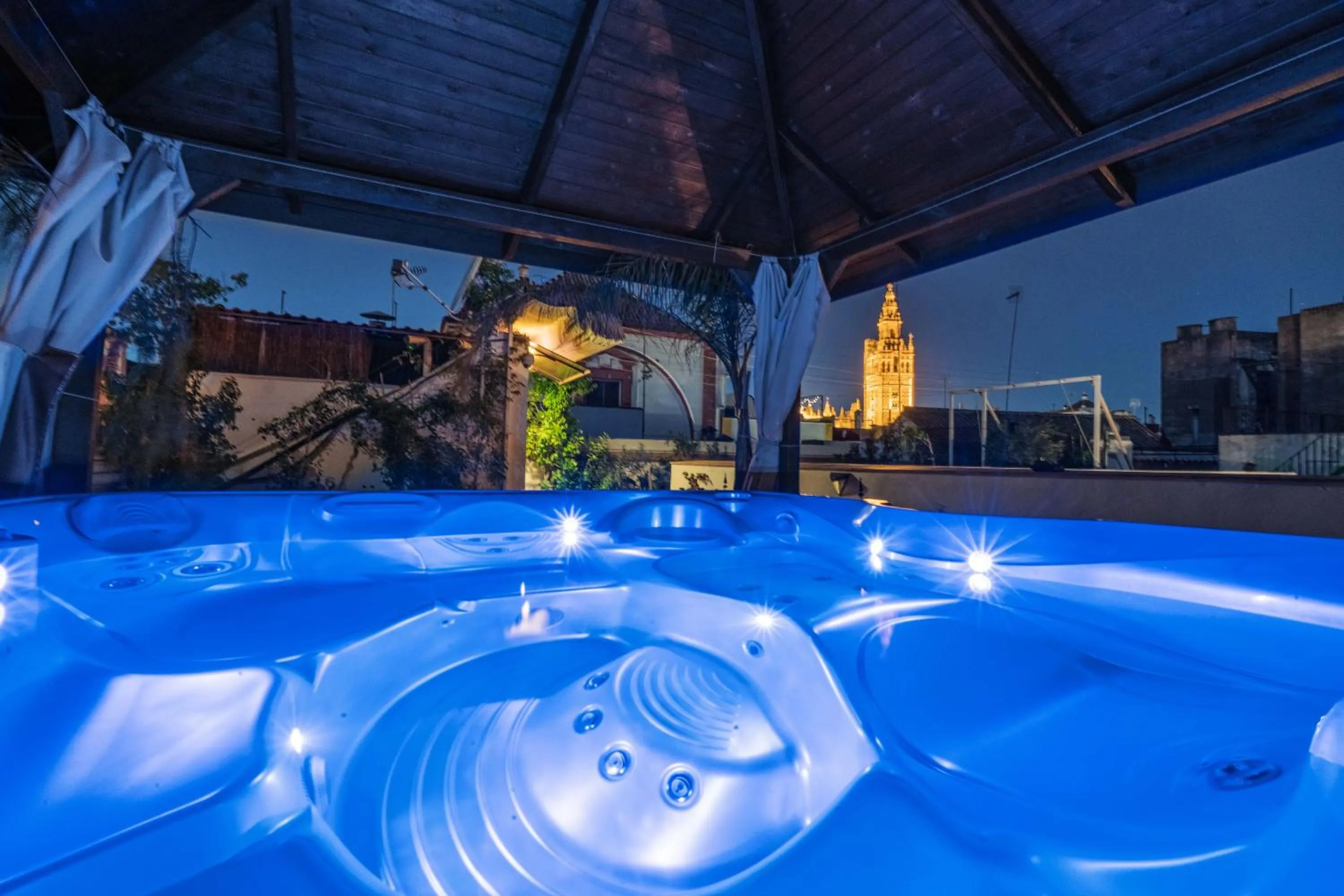 Open Air Bath in El Rey Moro Hotel Boutique