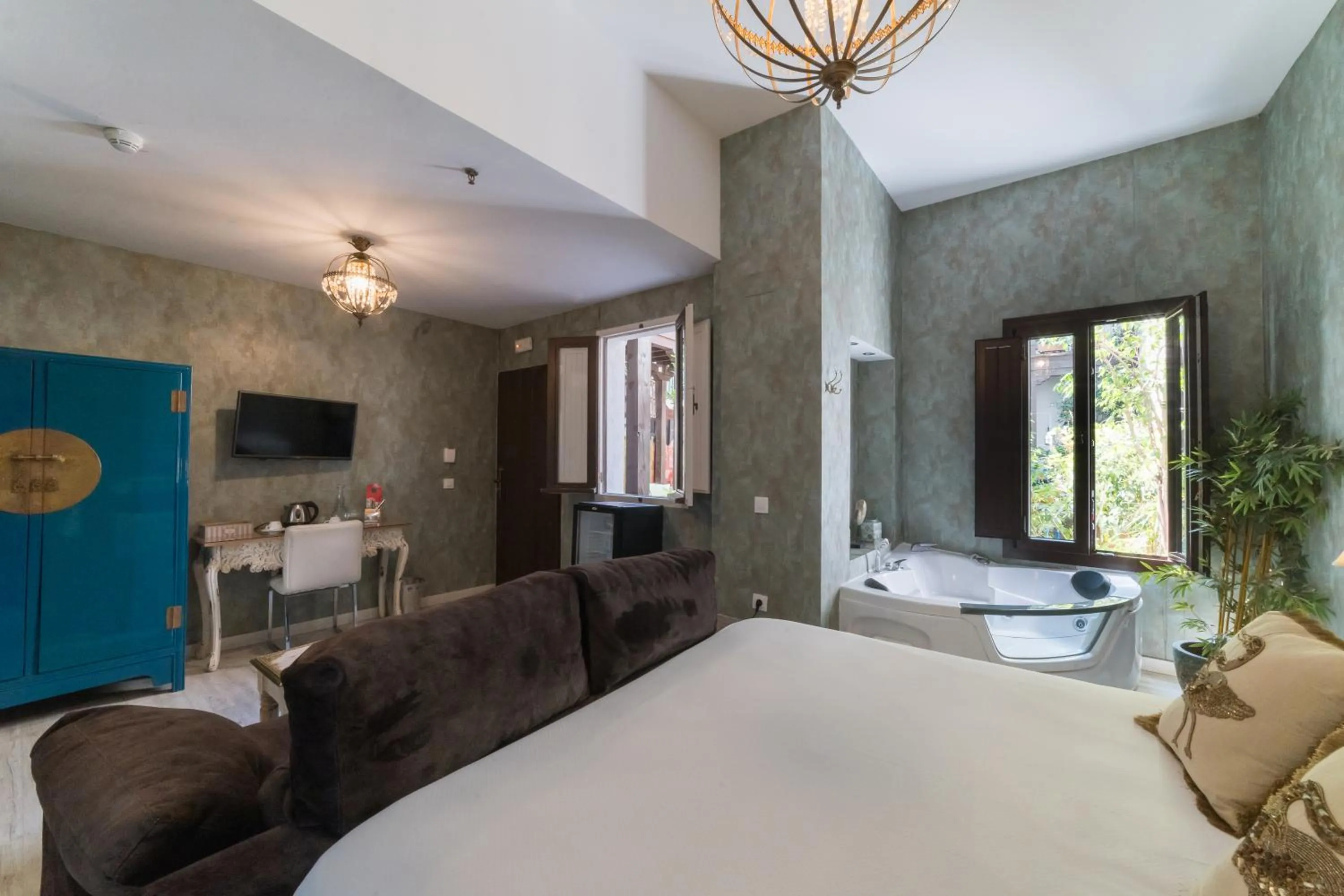 Photo of the whole room, Bed in El Rey Moro Hotel Boutique