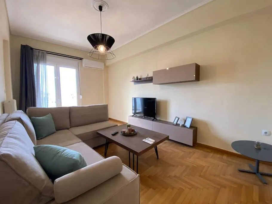 Three-Bedroom Apartment in Spacious 3 BR Apartment in Vibrant Neighbourhood