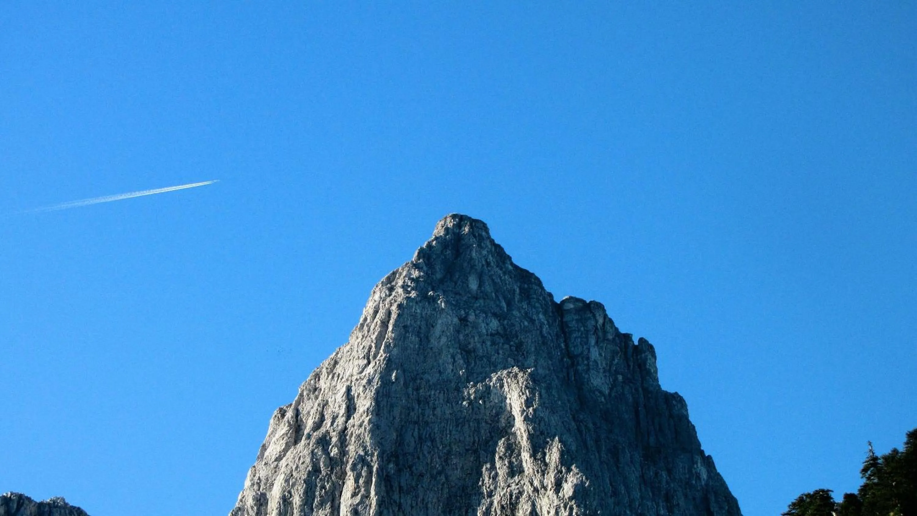 Hiking in Artemis Apartments