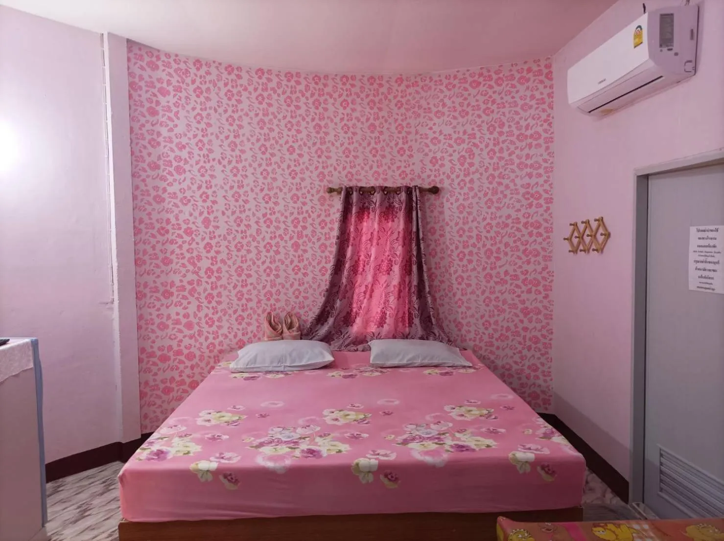 Bed in Vimanmek Resort