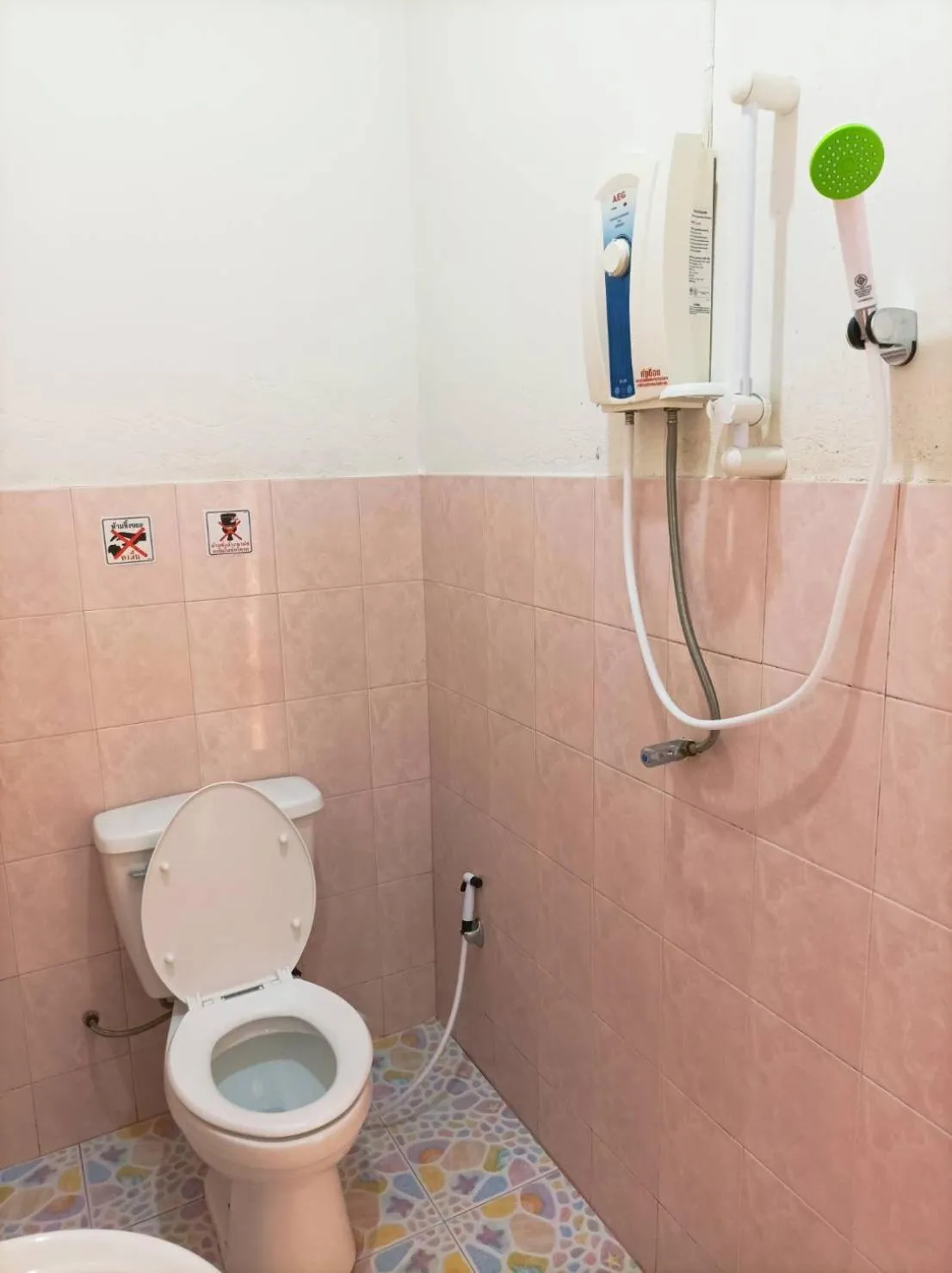 Shower in Vimanmek Resort