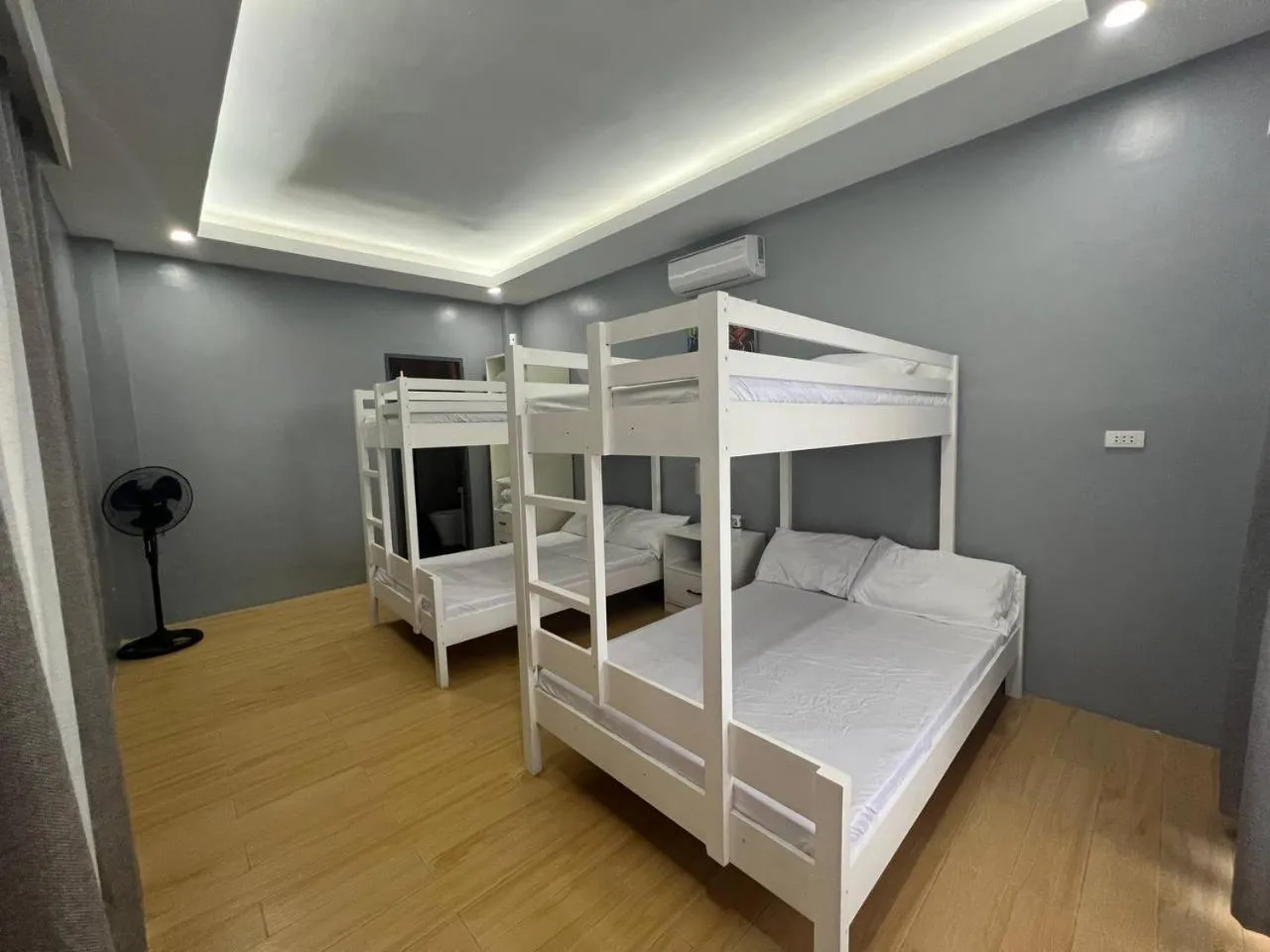 Photo of the whole room, Bed in D' Beach Resort