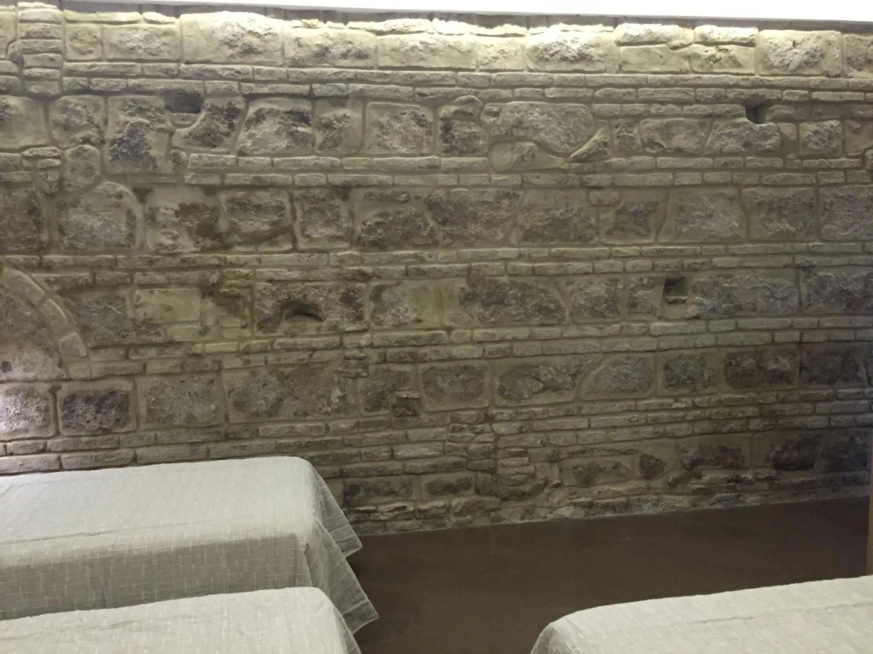 Photo of the whole room in Los Patios