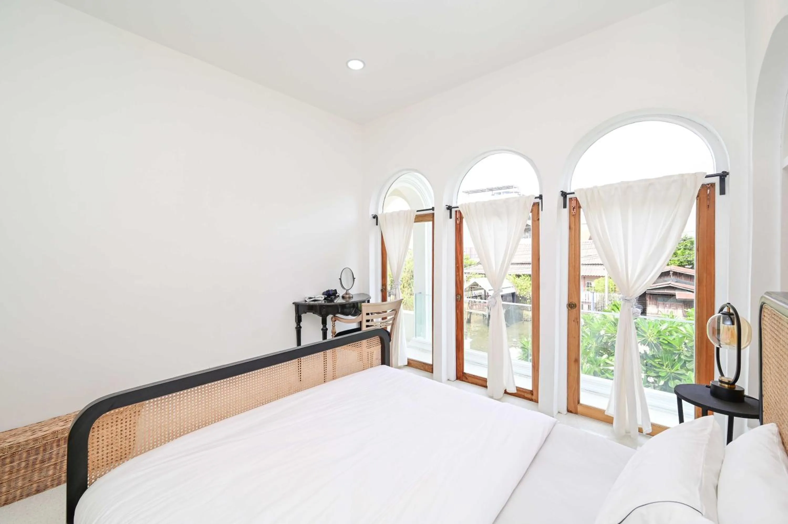 Bed in Arpo Pool Villa Riverside Bangkok