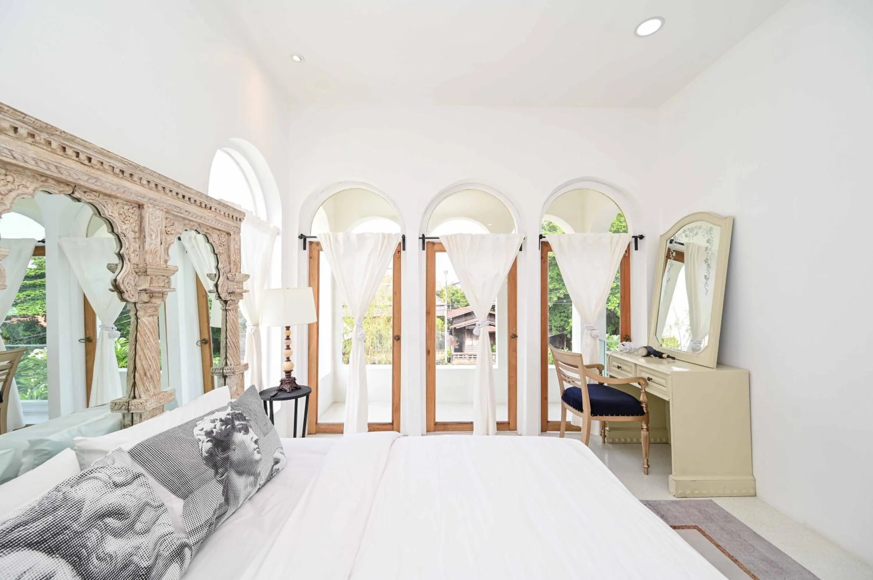 Bed in Arpo Pool Villa Riverside Bangkok