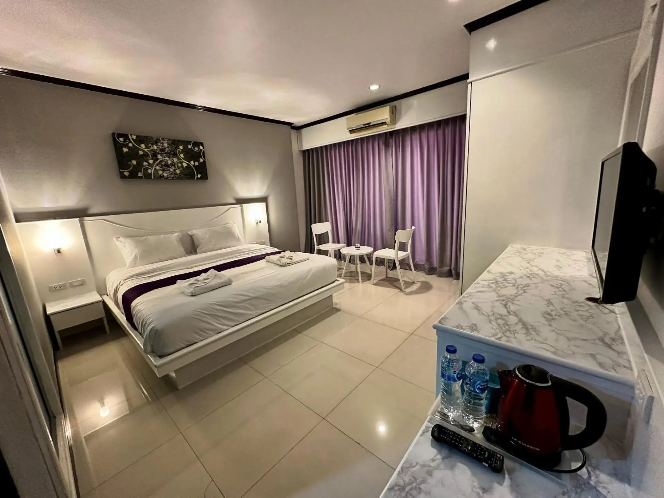 Superior Double Room in Issara Patong Beach Superior Double Room in Issara Patong Beach