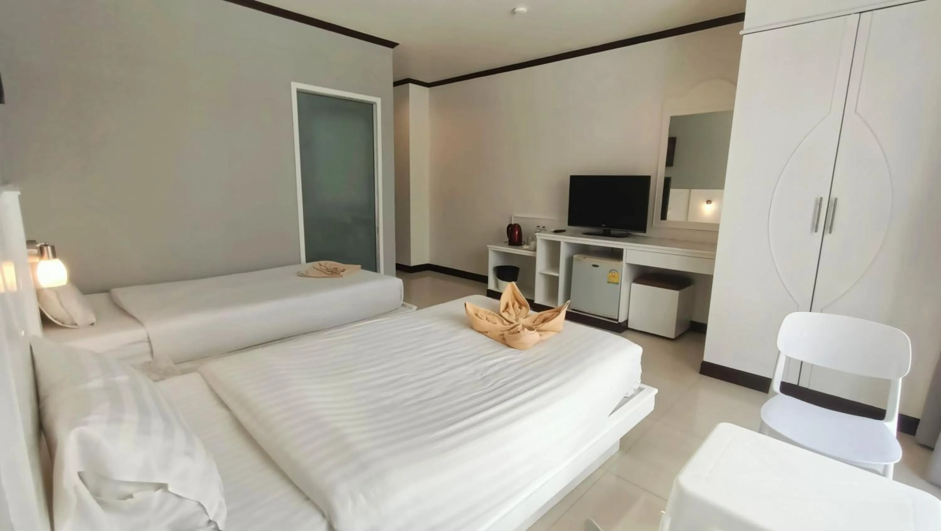 Bedroom, Bed in Issara Patong Beach
