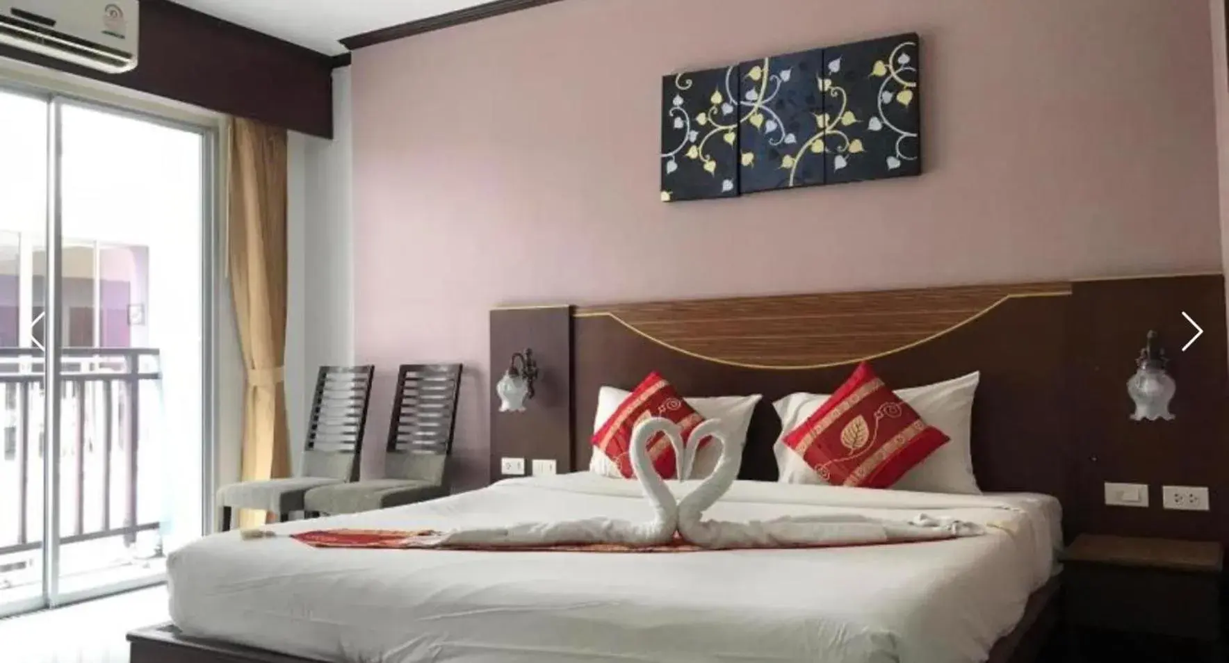 Deluxe Room in Issara Patong Beach Deluxe Room in Issara Patong Beach