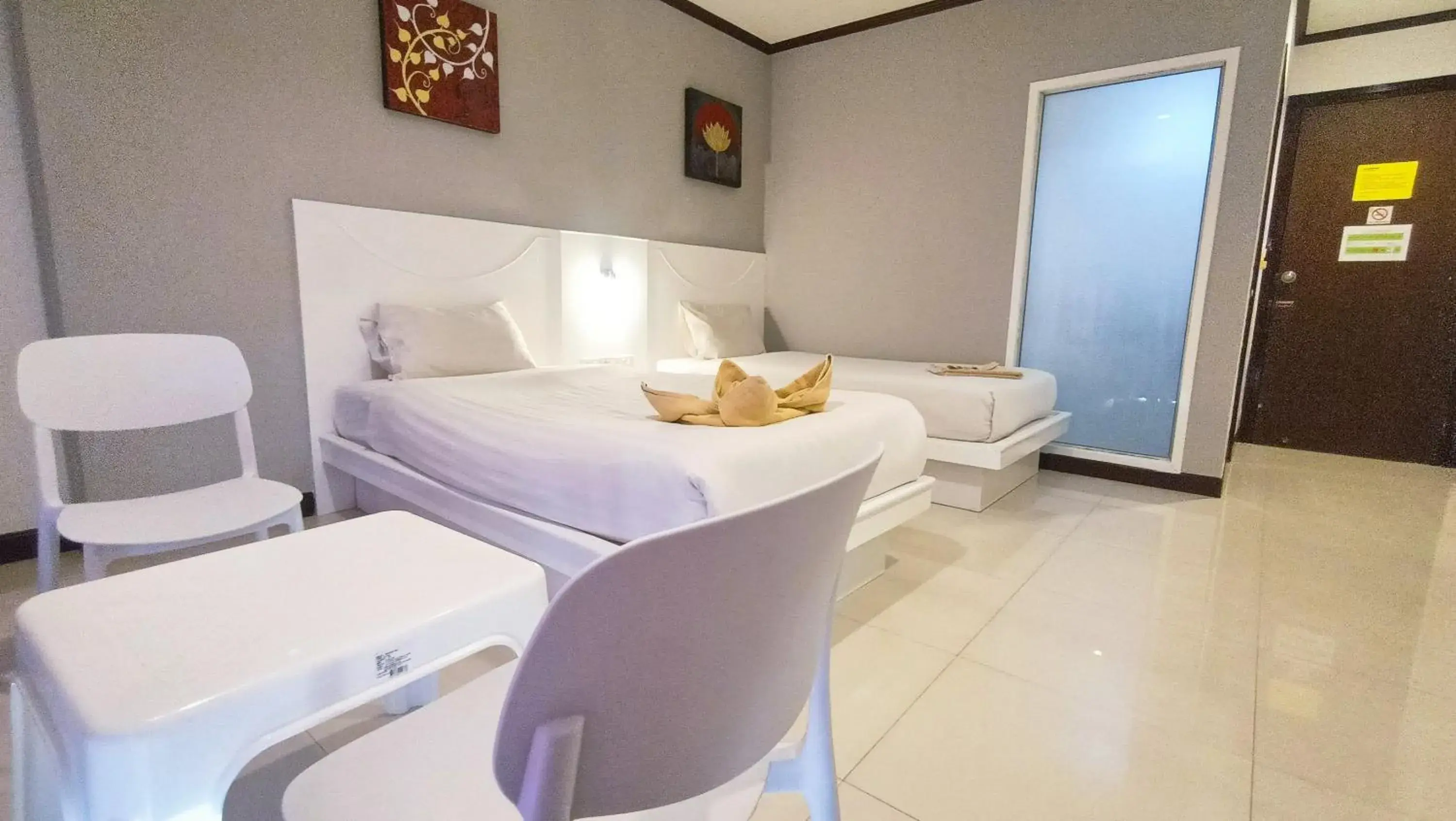 Superior Twin Room in Issara Patong Beach Superior Twin Room in Issara Patong Beach