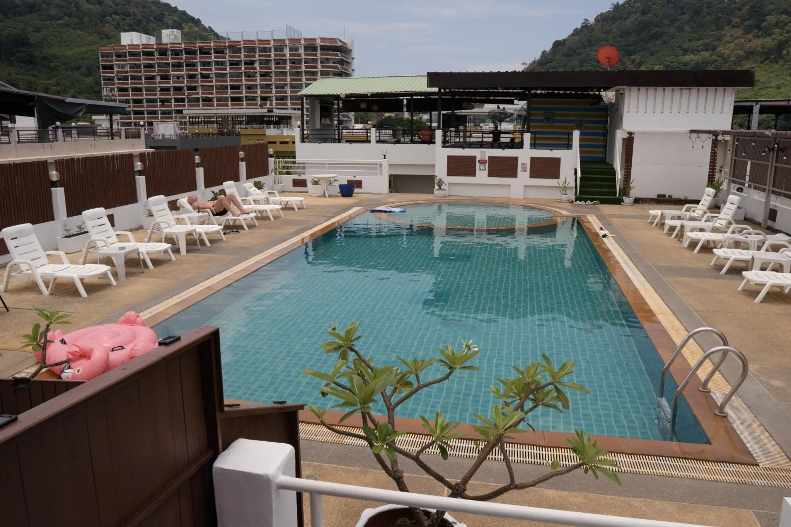 Swimming pool in Issara Patong Beach