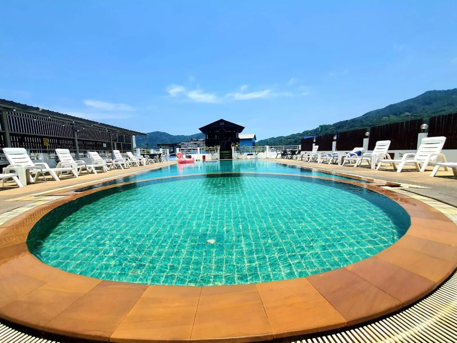 Swimming pool in Issara Patong Beach