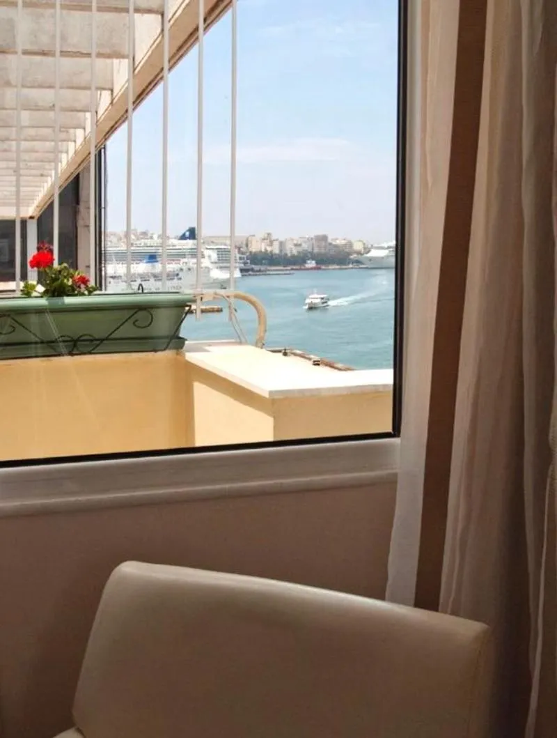 Triton Hotel Piraeus