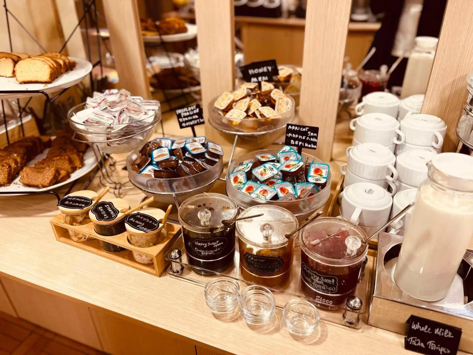 Triton Hotel Piraeus