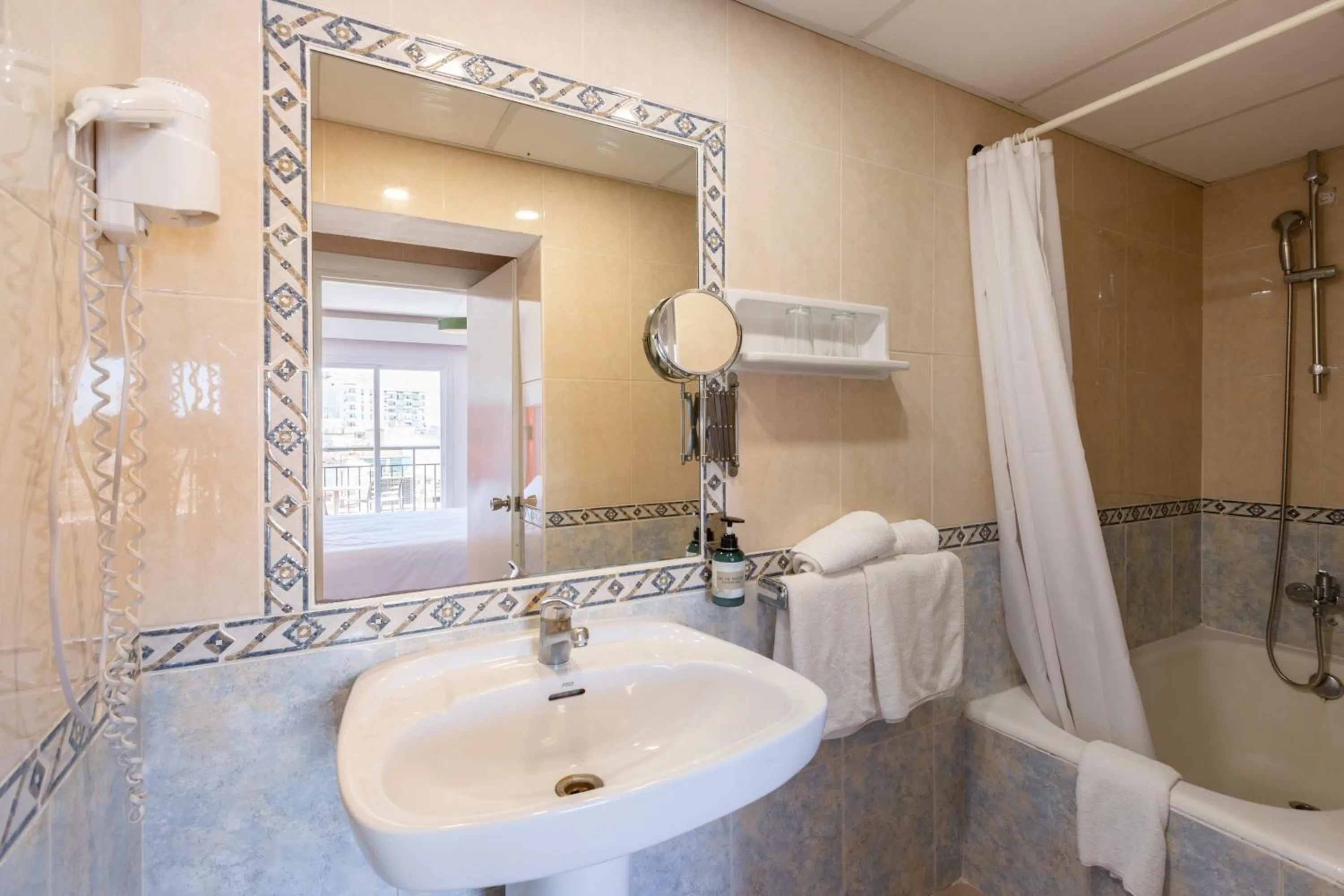 Shower in The Red Hotel - Adults Only