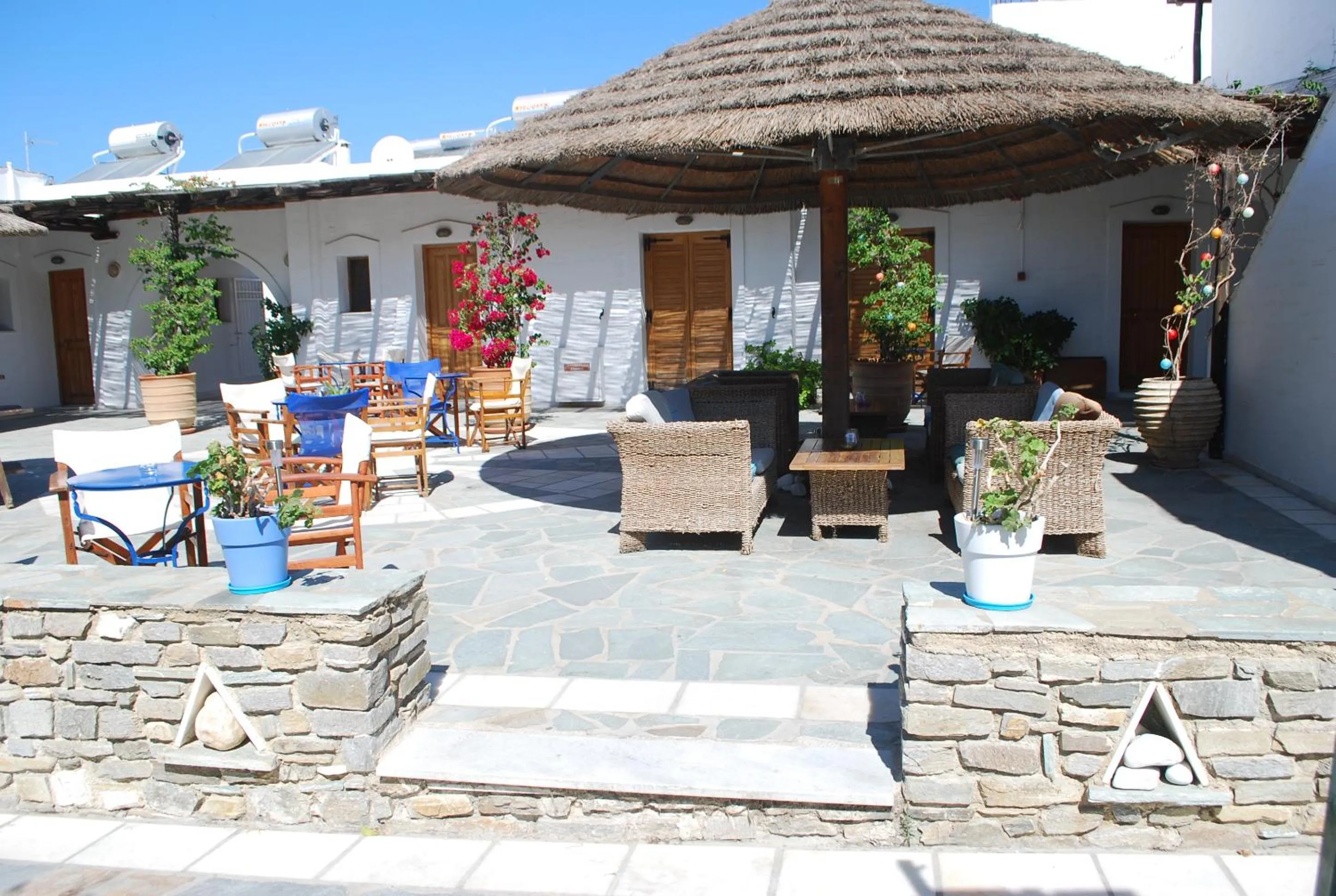 Garden in Siroco's Rooms And Studios