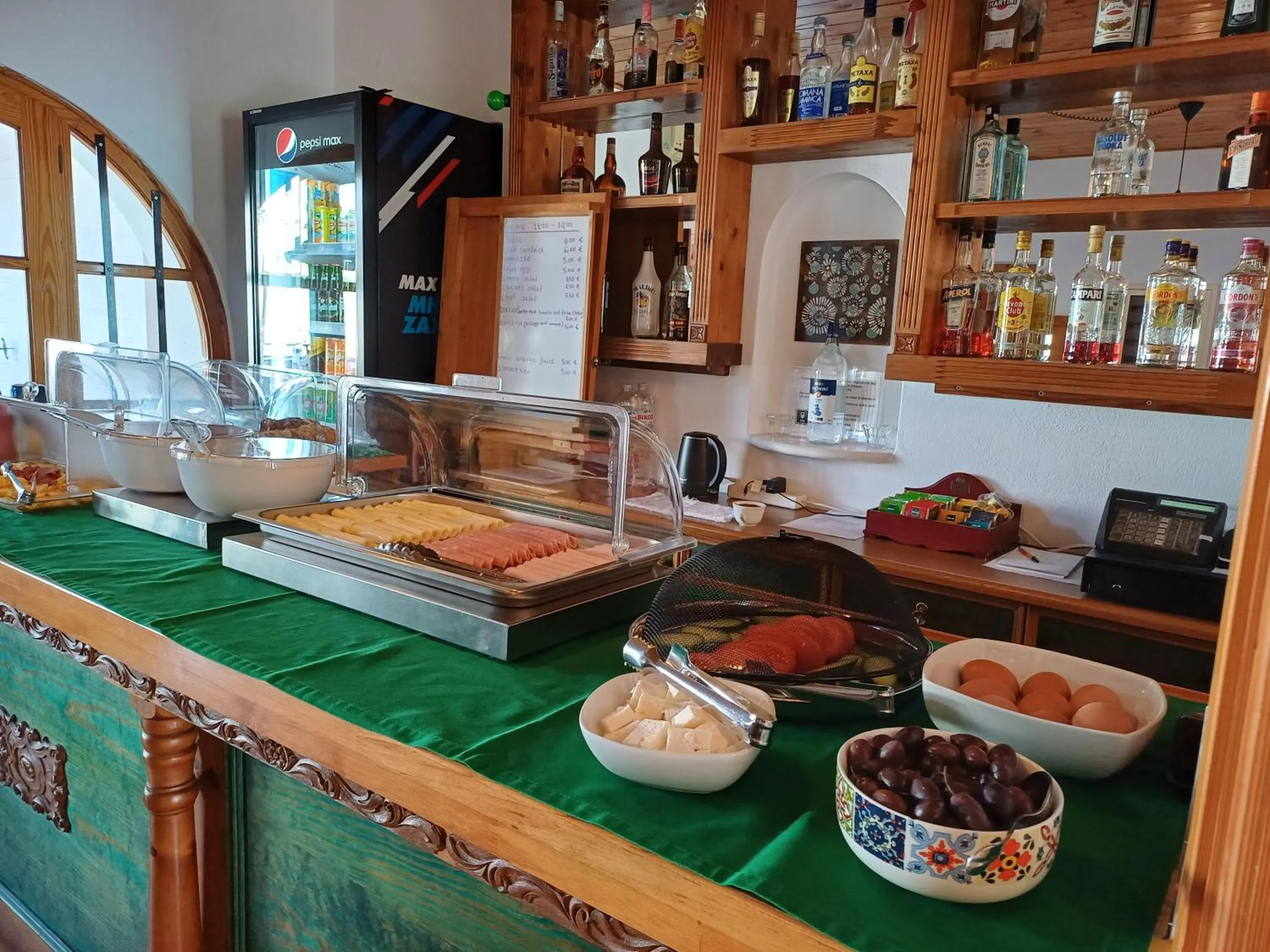 Breakfast in Siroco's Rooms And Studios