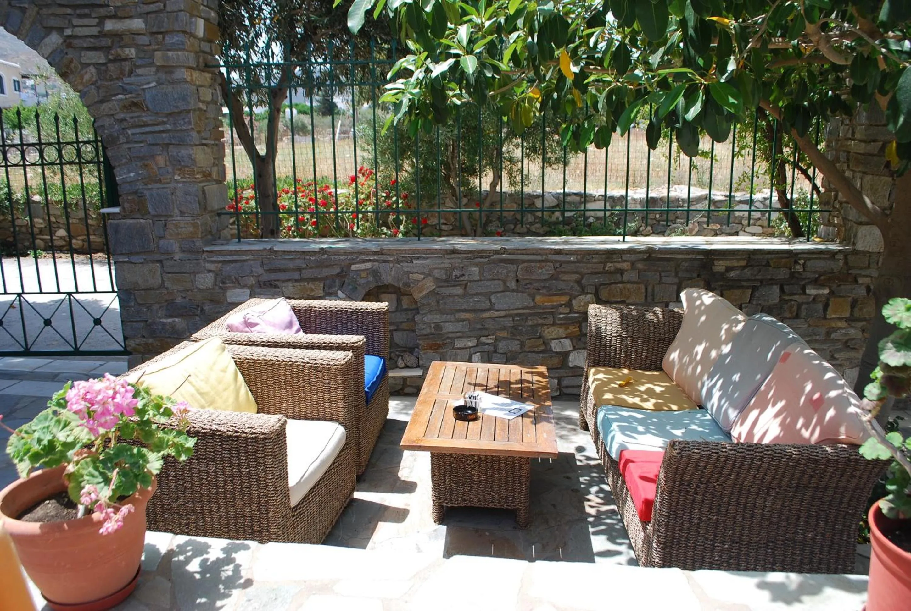 Garden in Siroco's Rooms And Studios