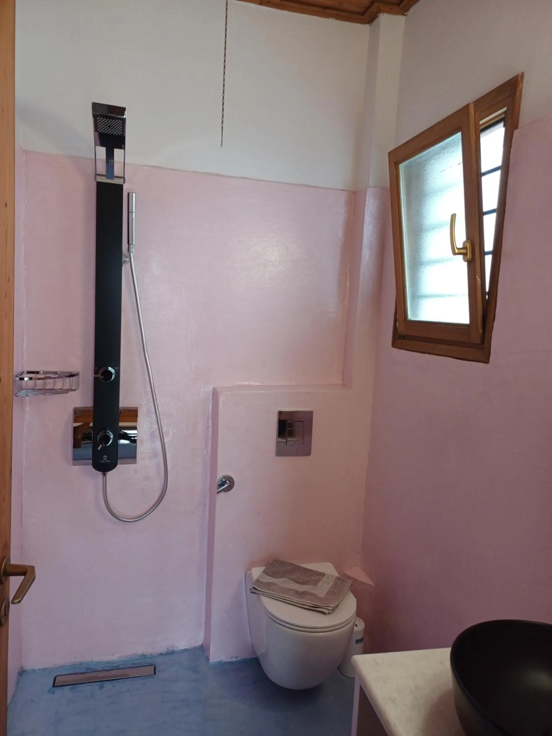 Toilet in Siroco's Rooms And Studios