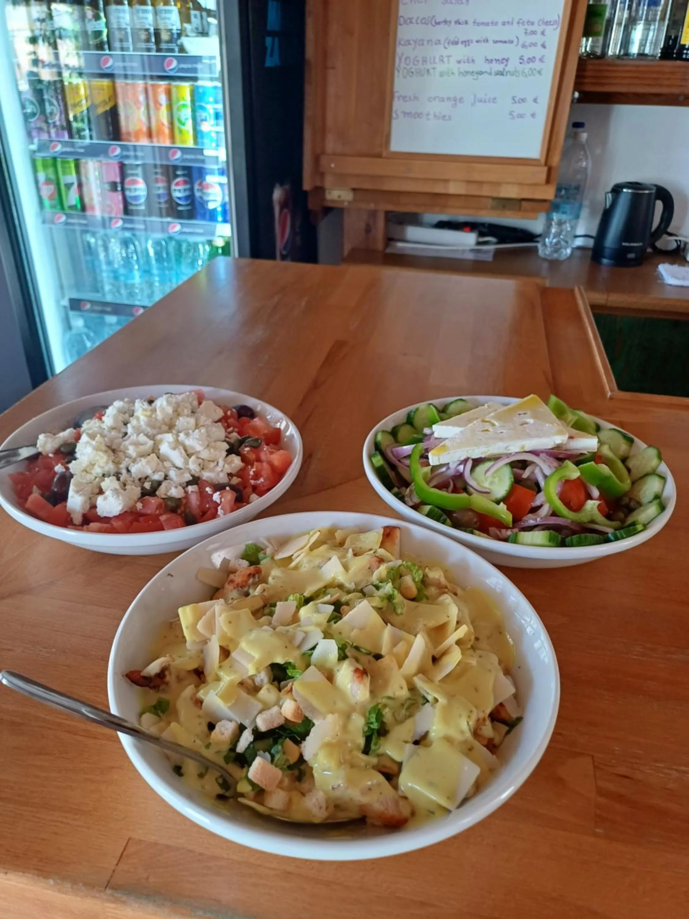 Restaurant/places to eat in Siroco's Rooms And Studios