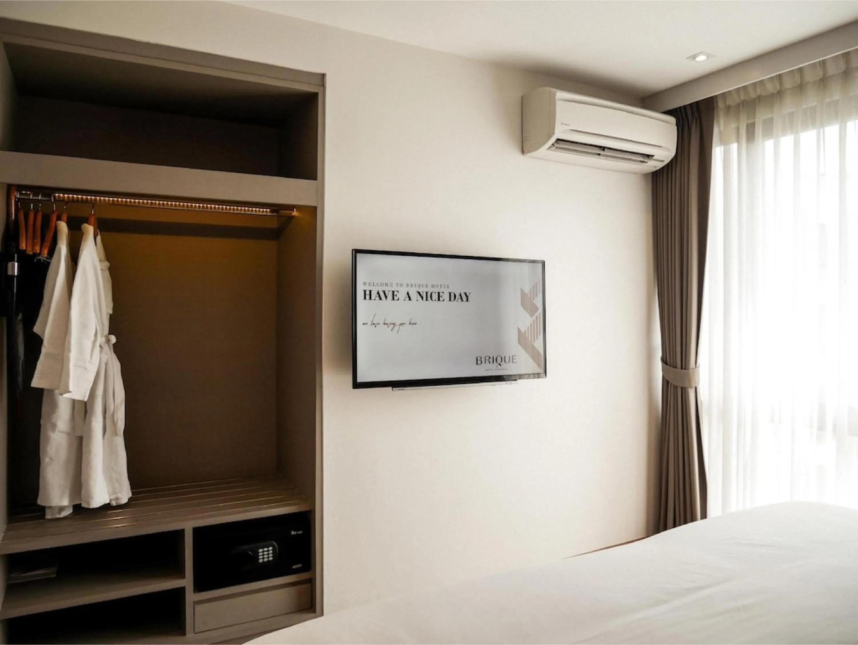 TV and multimedia, Bed in Brique Suite