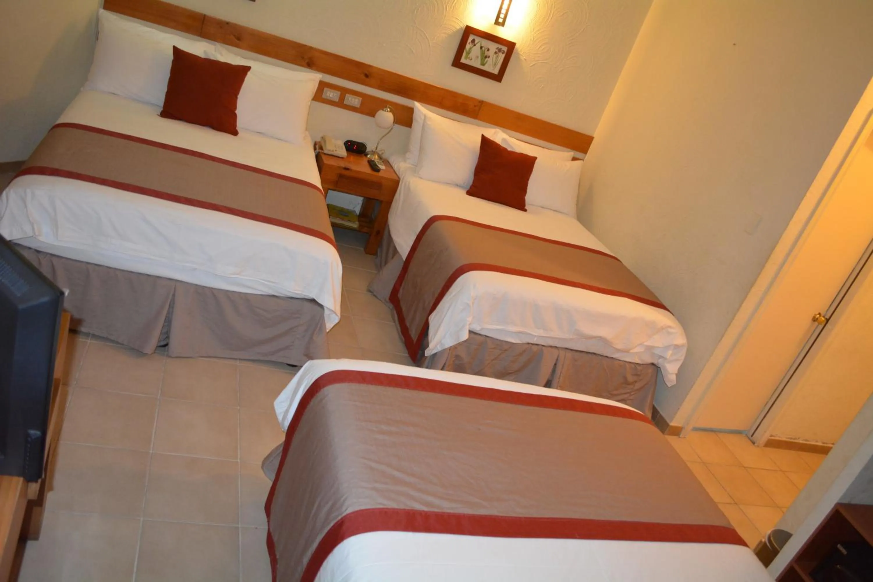 Photo of the whole room, Bed in Peten Esplendido