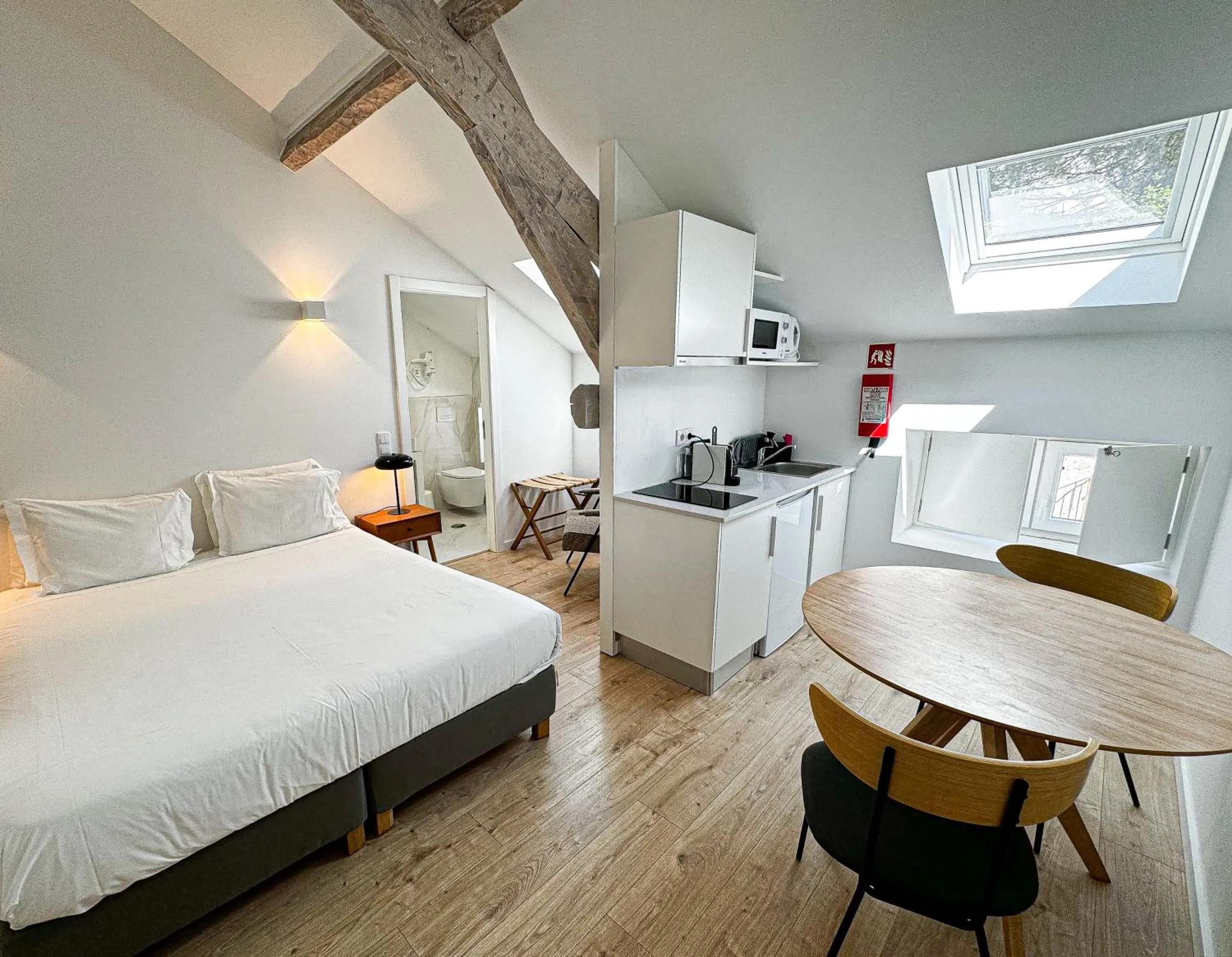 Kitchen or kitchenette, Bed in LAA Studios
