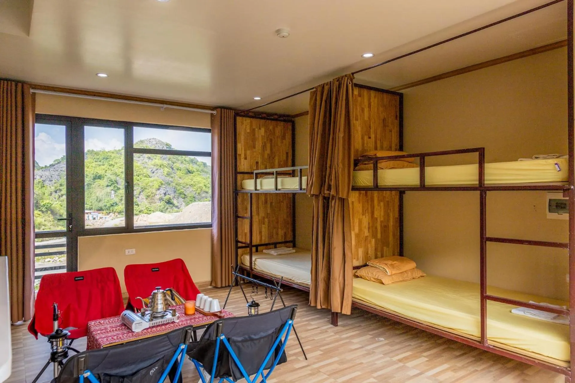 Republic Hostel Cat Ba