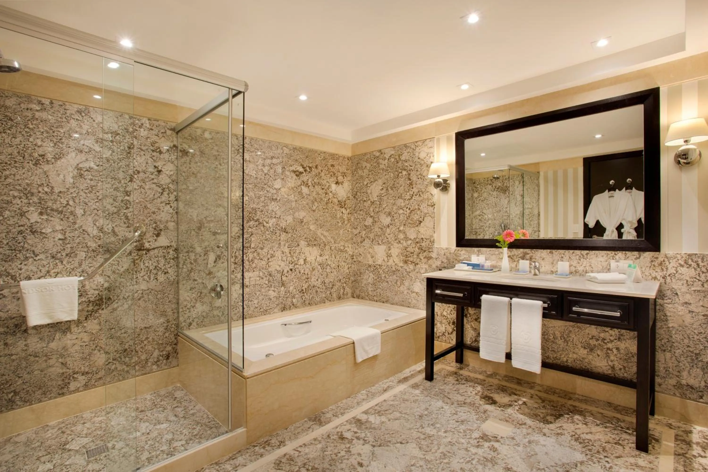 Shower in Windsor Leme Hotel