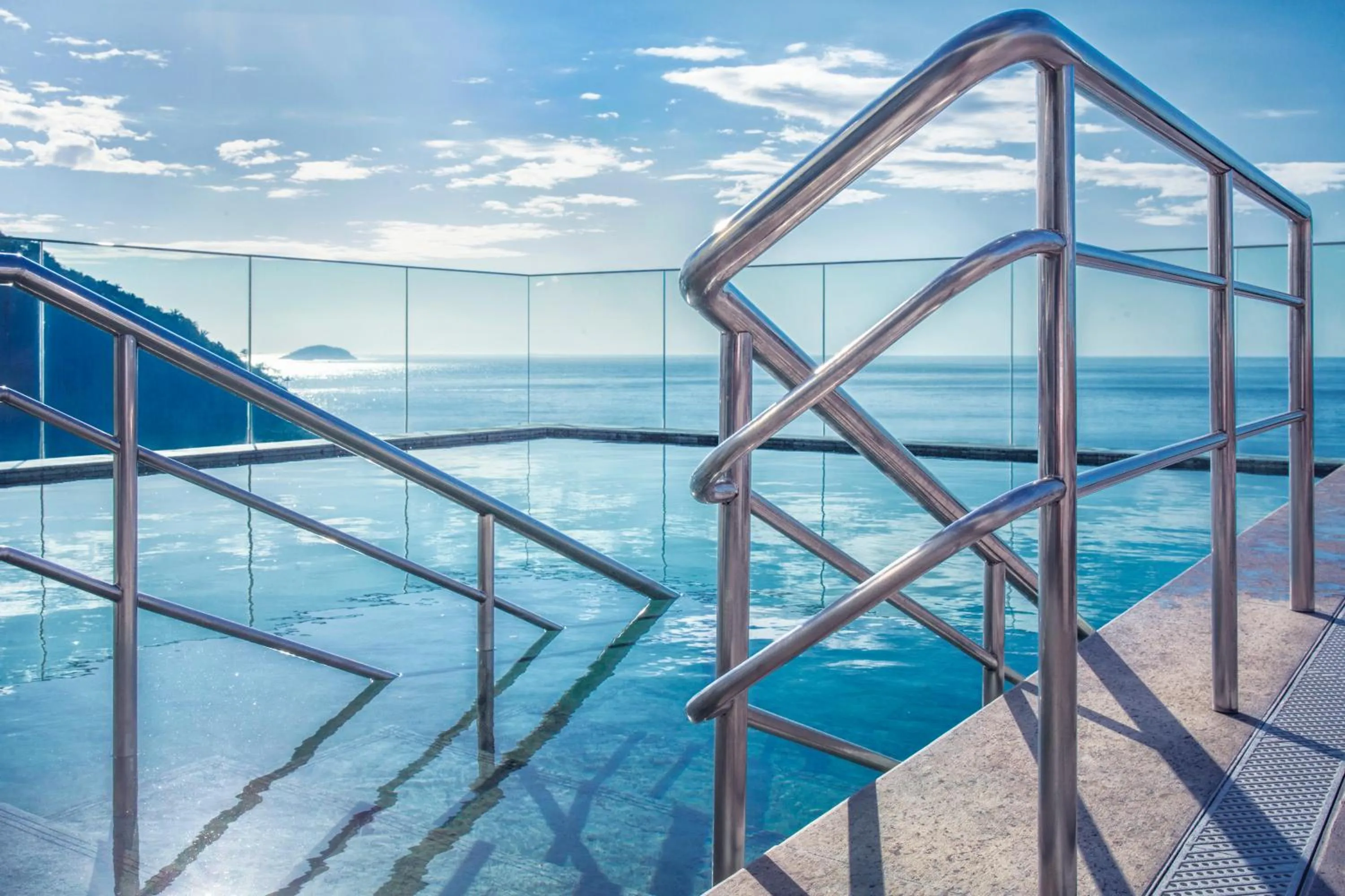 Swimming pool in Windsor Leme Hotel