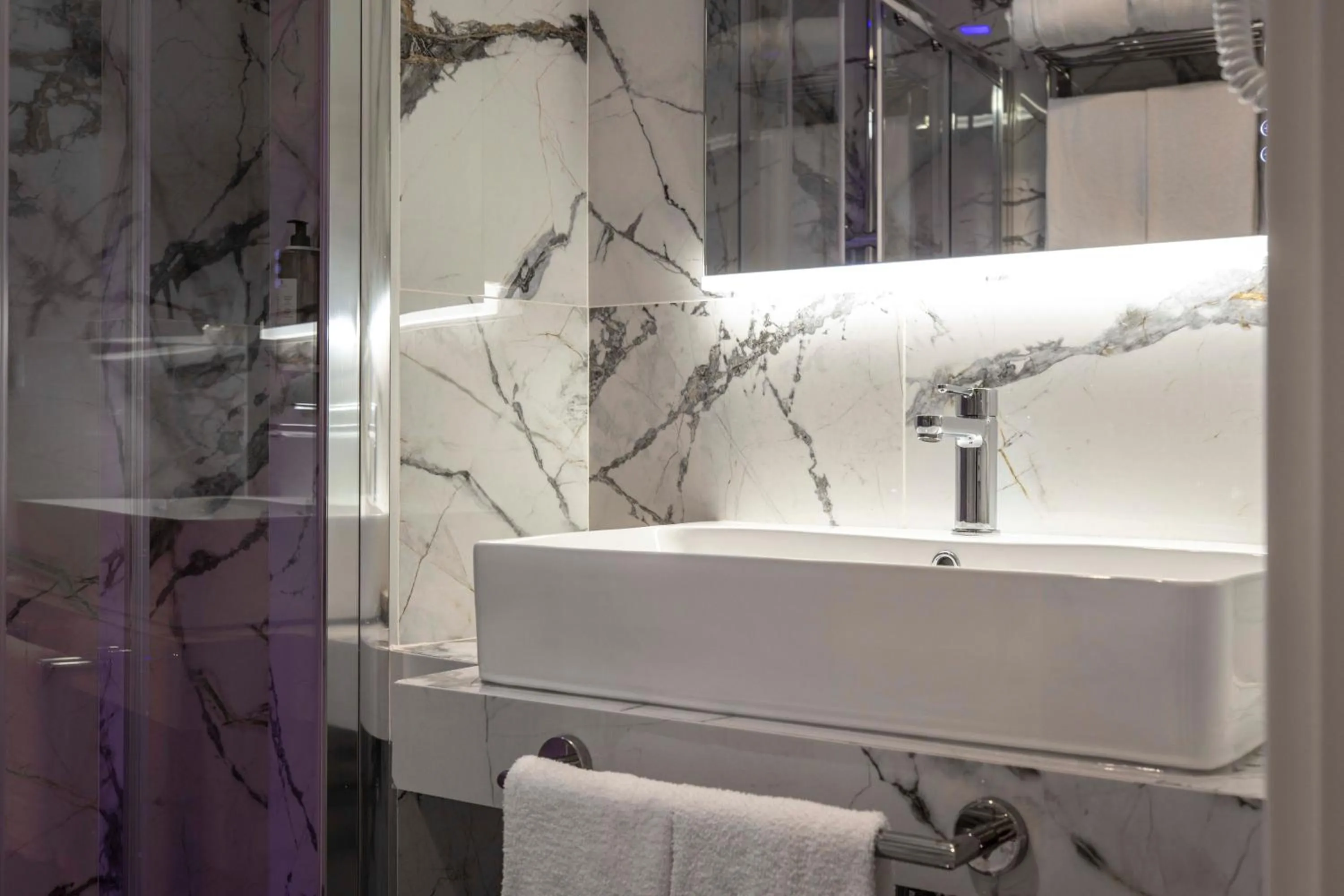 Shower in Home at Rome Luxury Navona Guesthouse